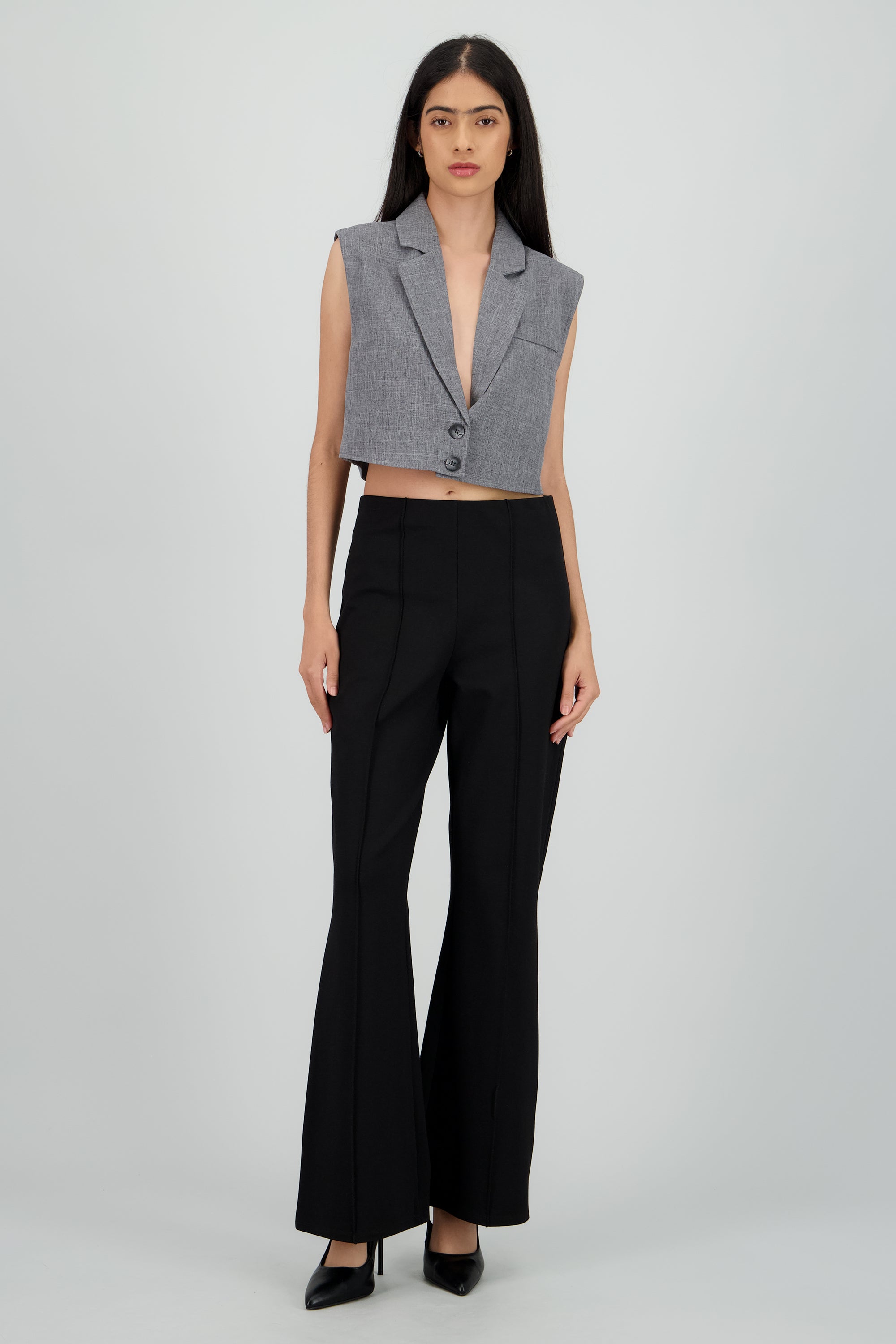Pantalon recto liso detalle costuras NEGRO