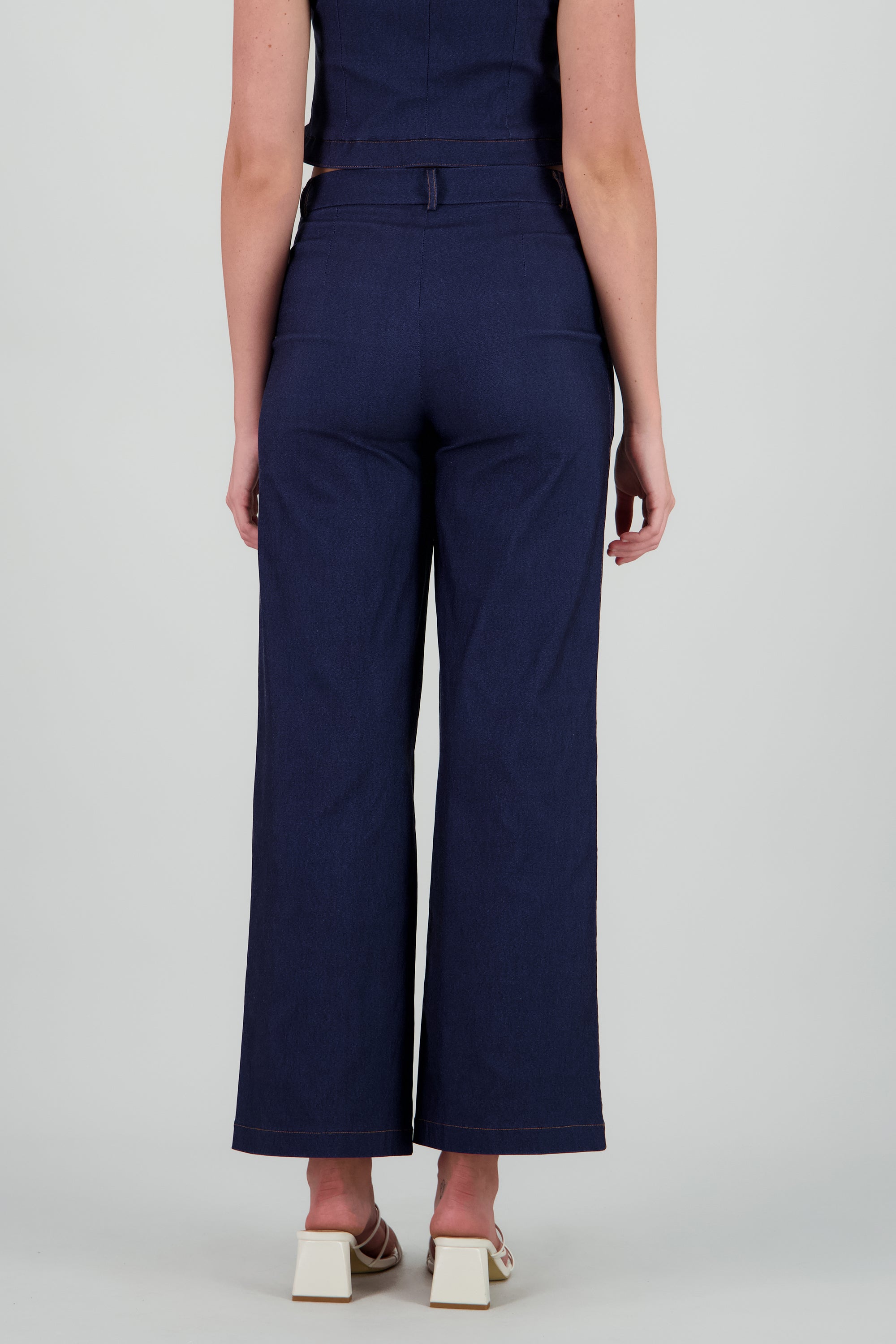 Pantalon amplio detalle pinzas AZUL