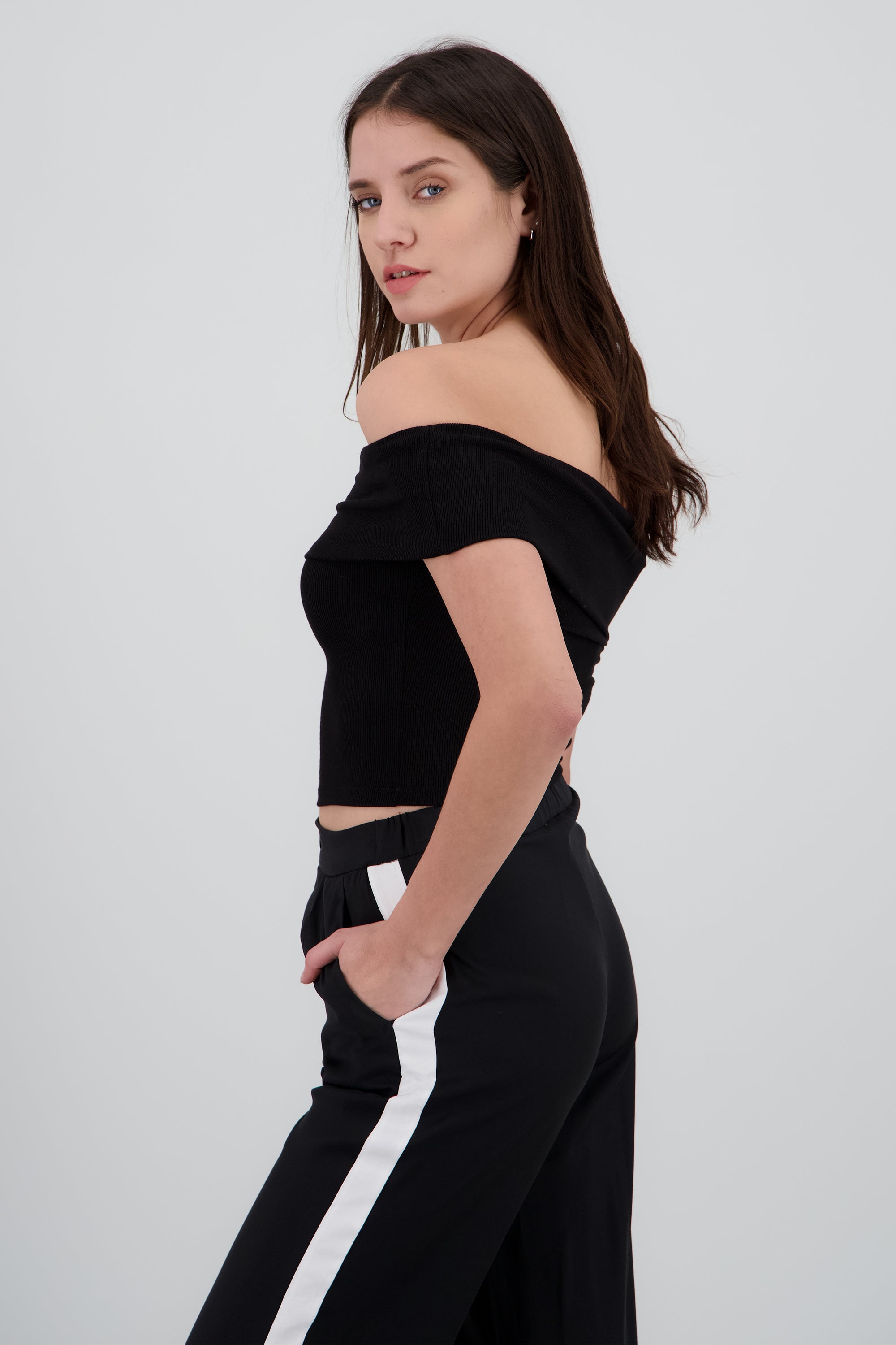 Top rib dobles off shoulder NEGRO