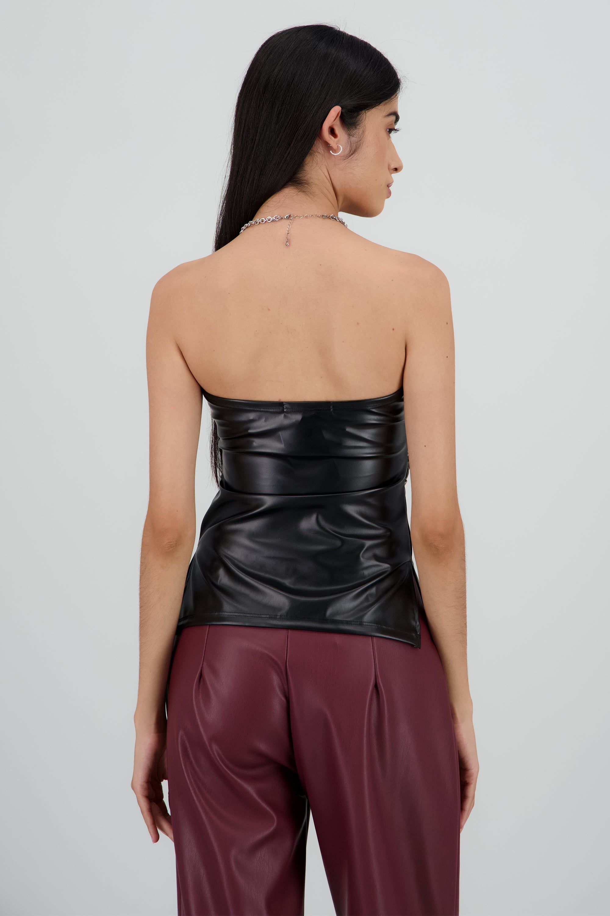 Top tubo drapeado detalle aberura PU NEGRO