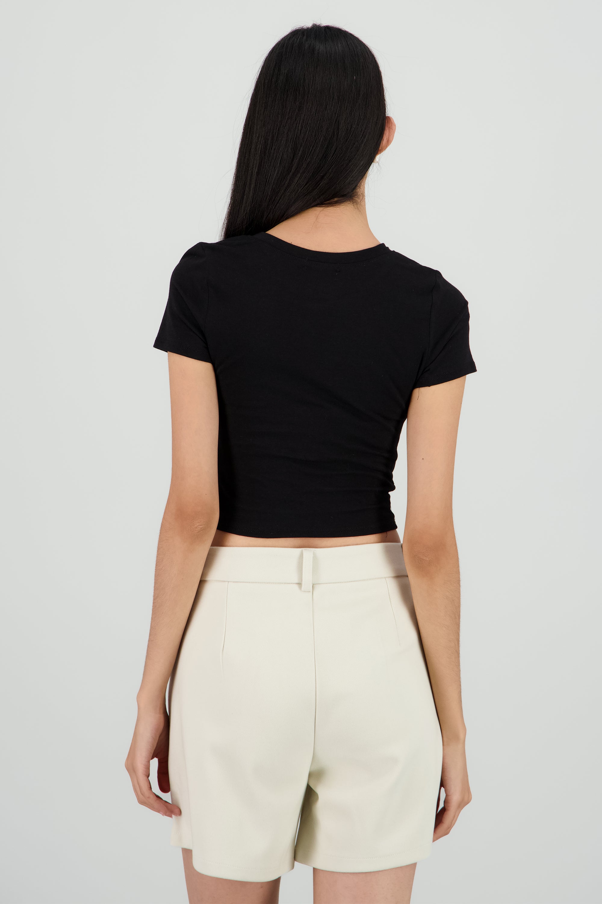 Top manga corta detalle cruce NEGRO