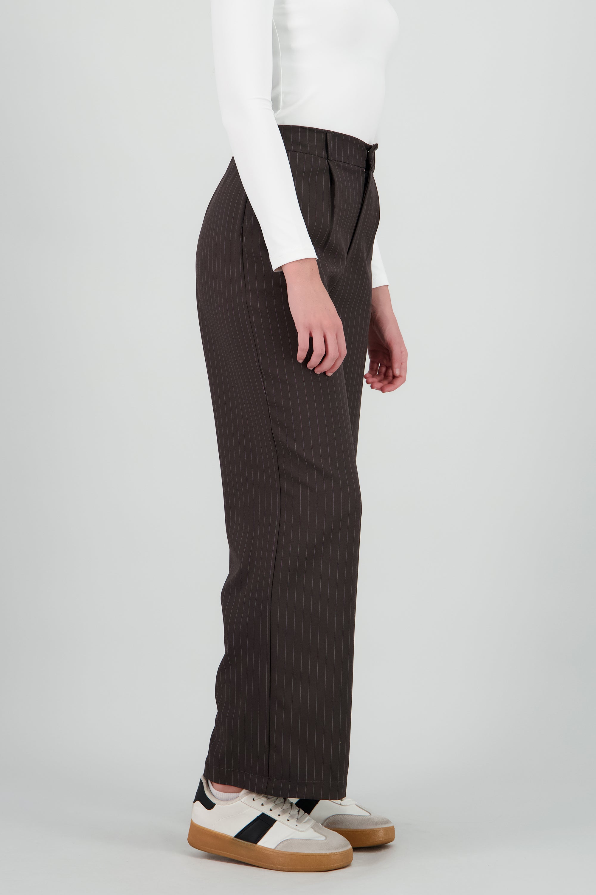 Pantalon recto detalle rayas GRIS OBSCURO