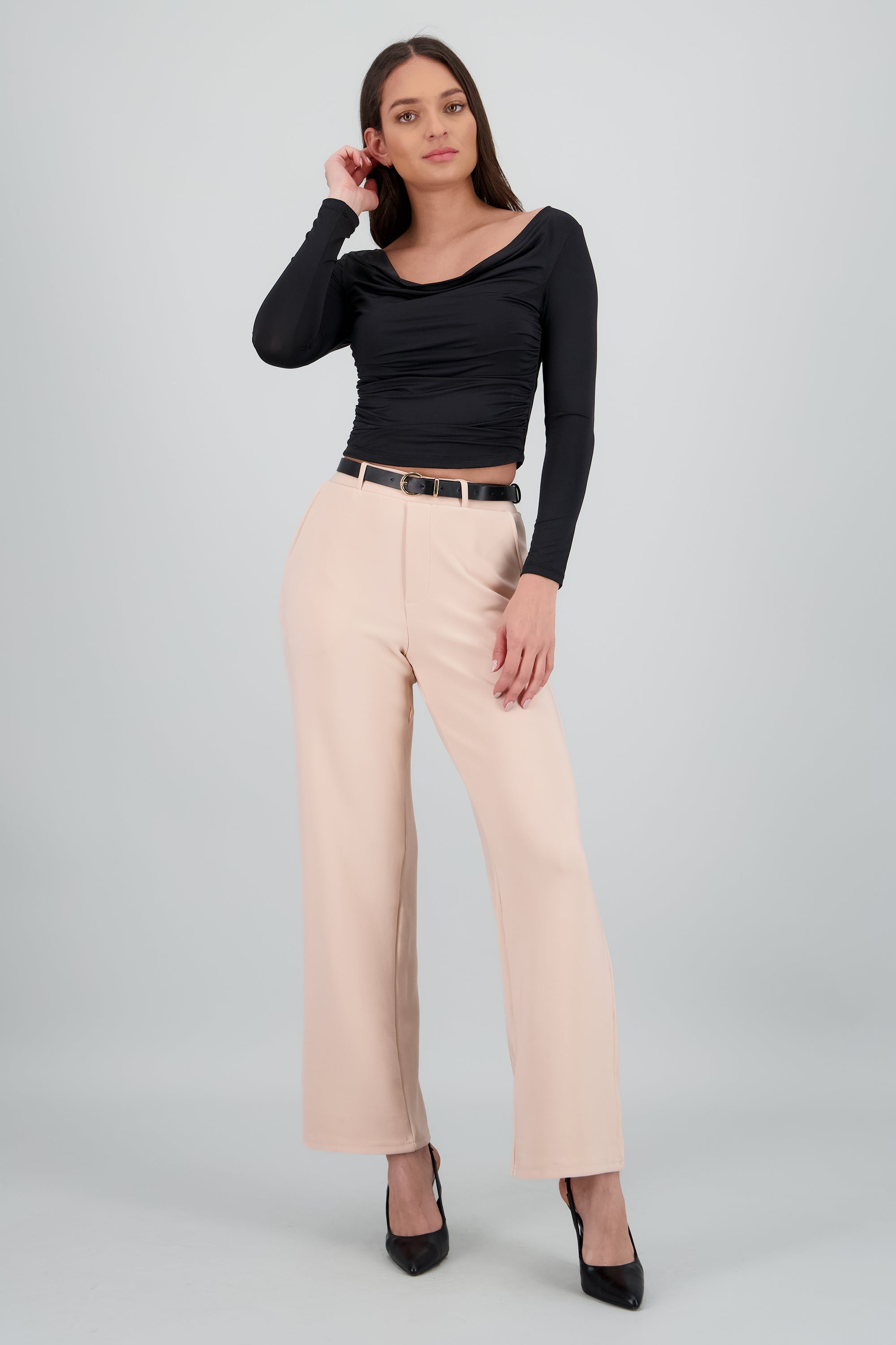 Pantalon estilo recto con cinturon BEIGE