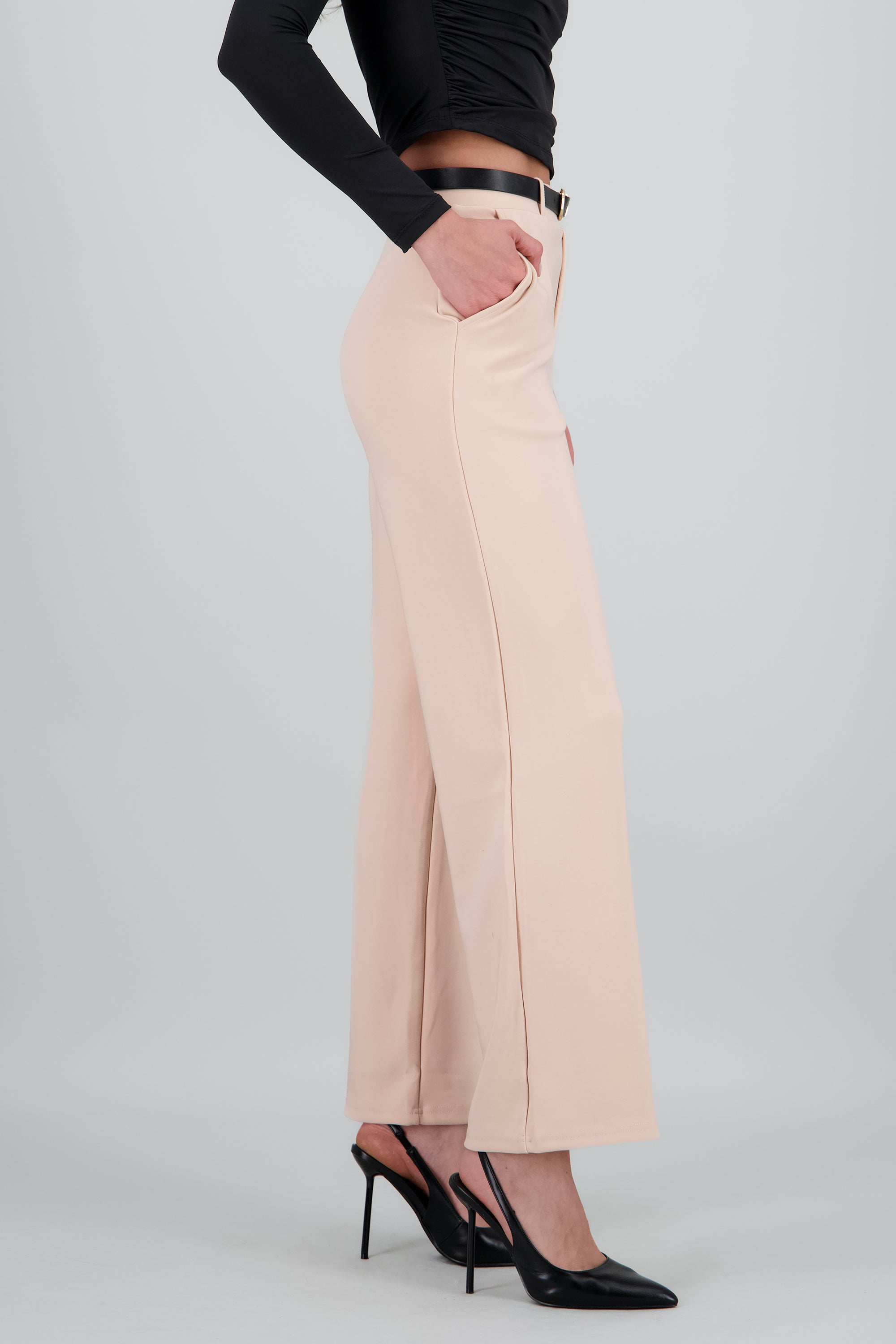 Pantalon estilo recto con cinturon BEIGE