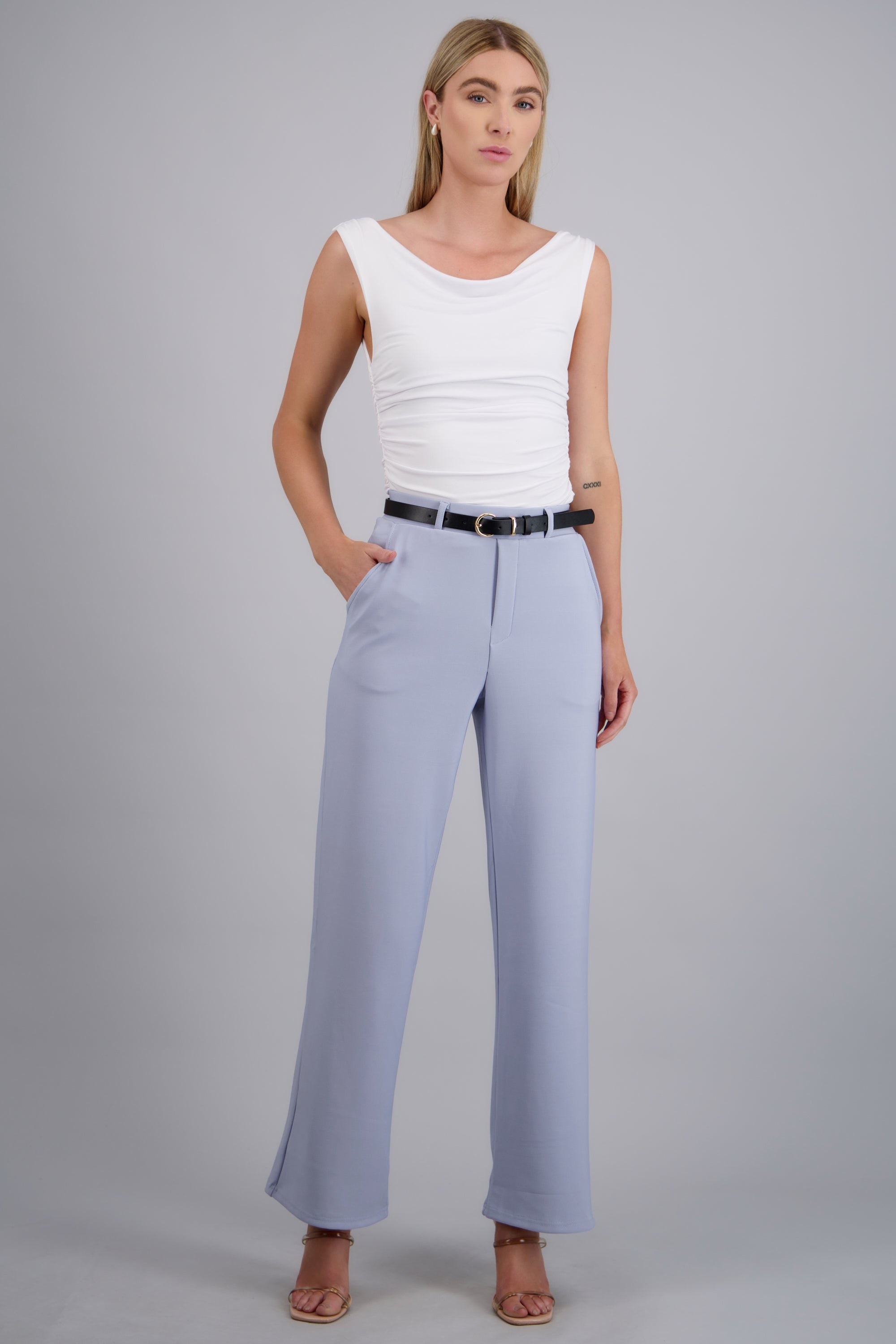 Pantalon estilo recto con cinturon AZUL PASTEL