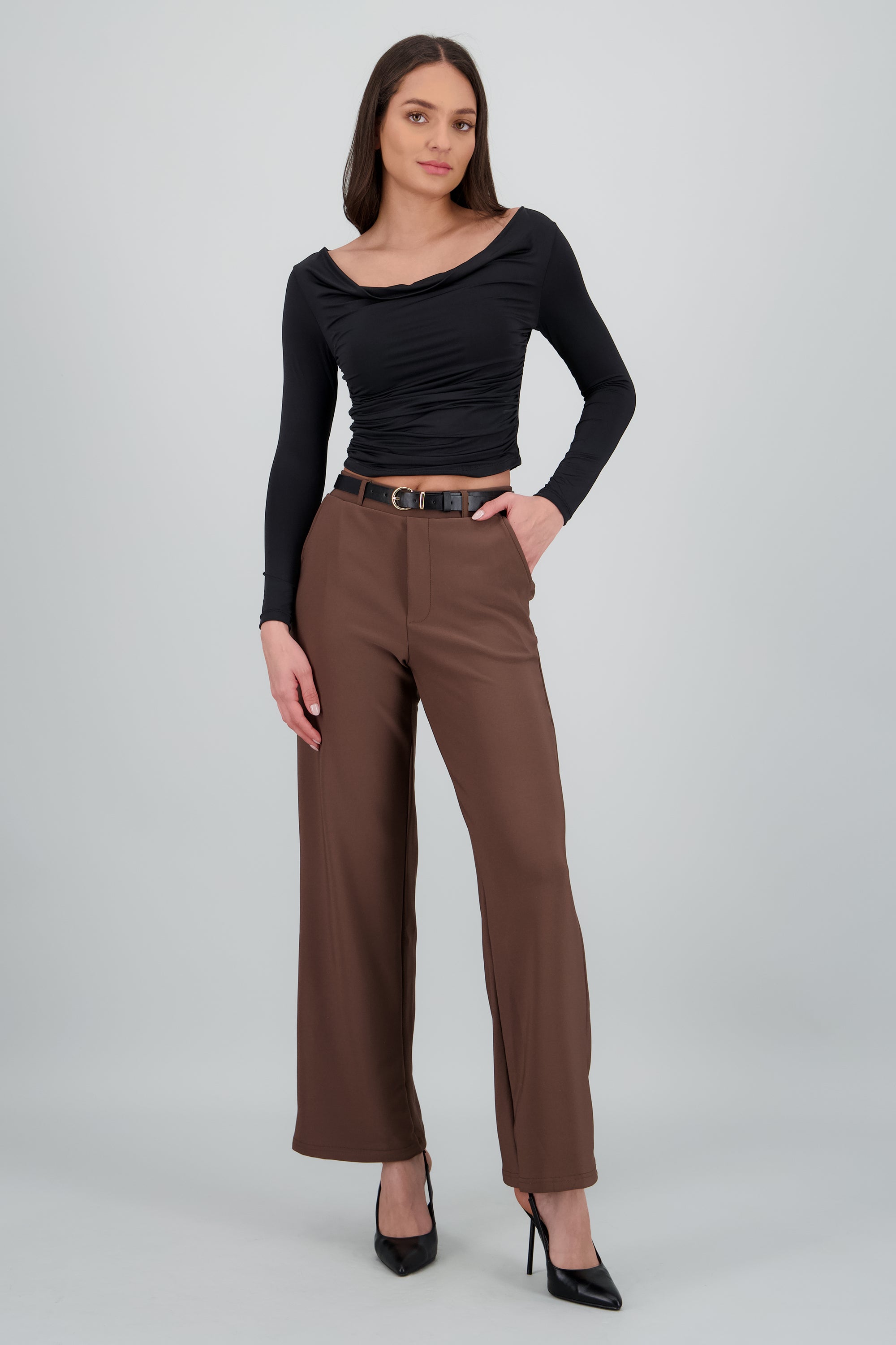 Pantalon estilo recto con cinturon CHOCOLATE