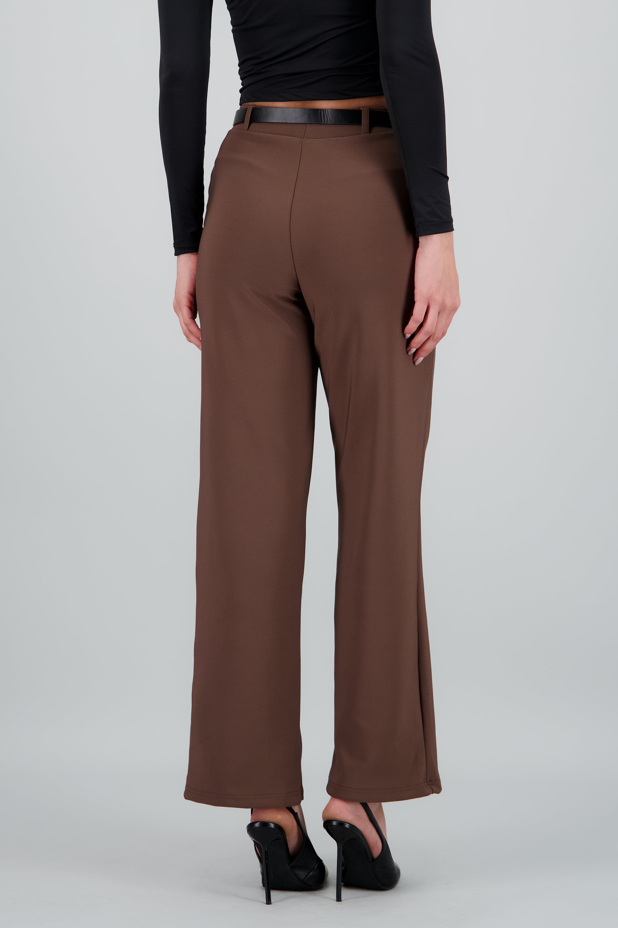 Pantalon estilo recto con cinturon CHOCOLATE
