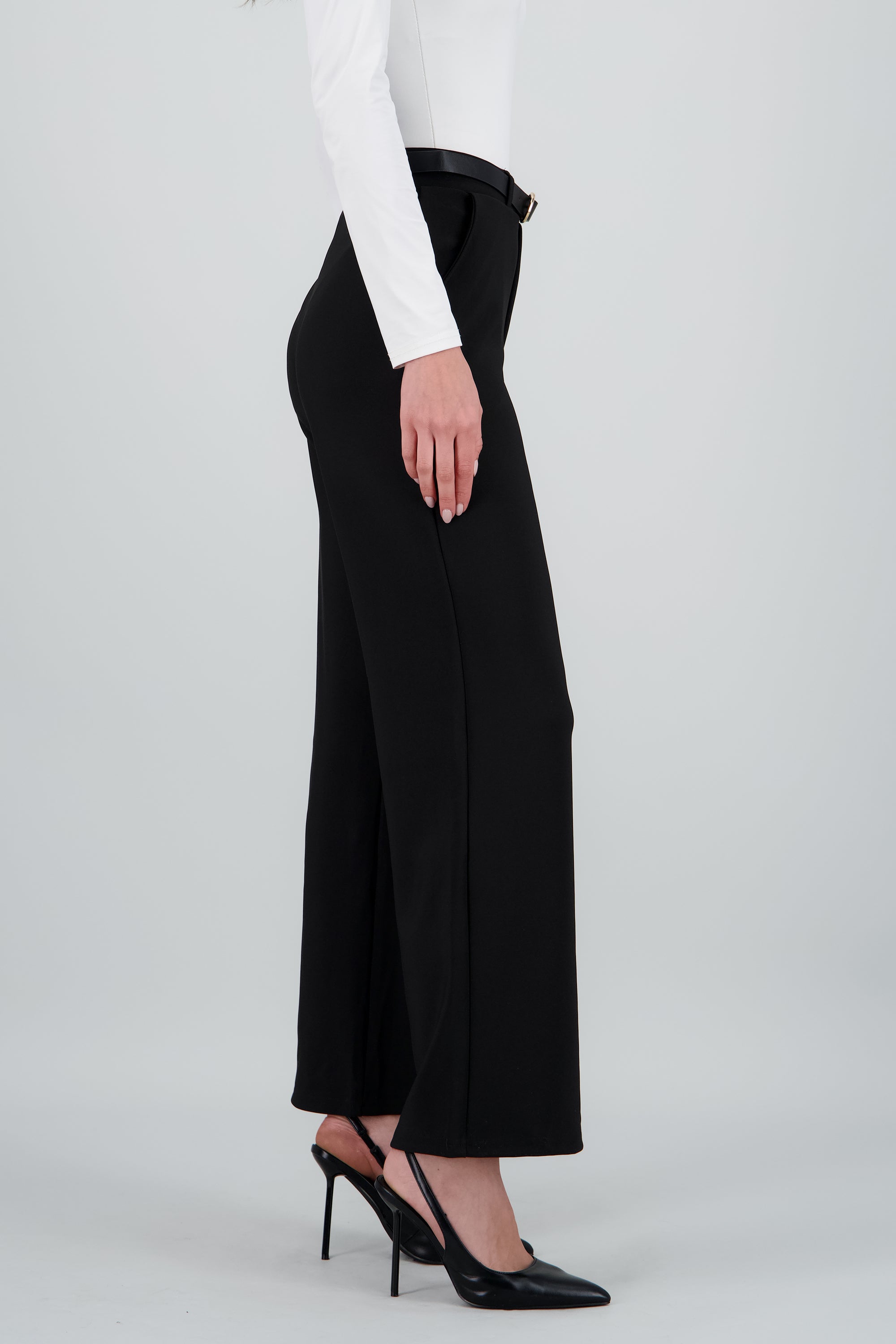 Pantalon estilo recto con cinturon NEGRO