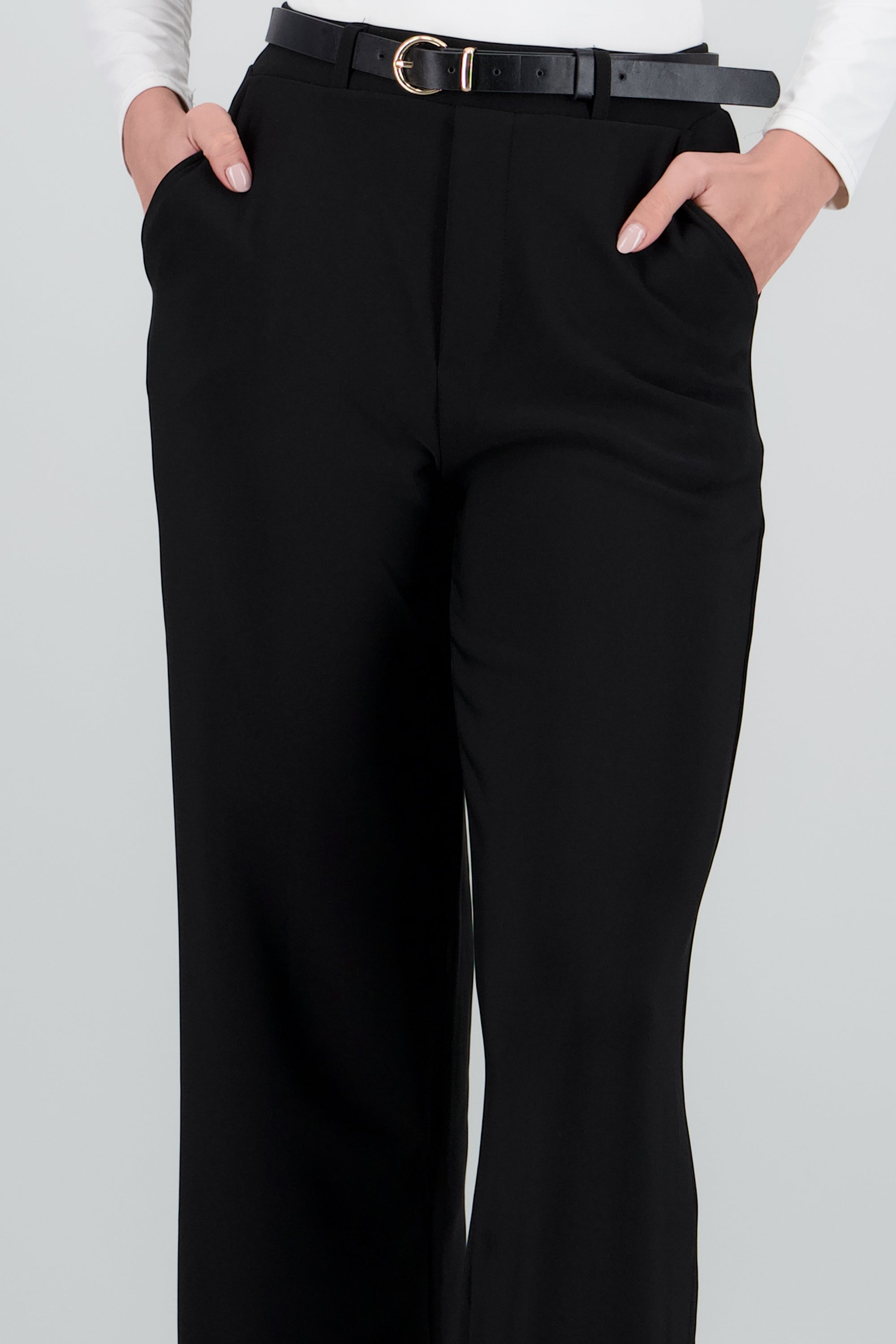 Pantalon estilo recto con cinturon NEGRO