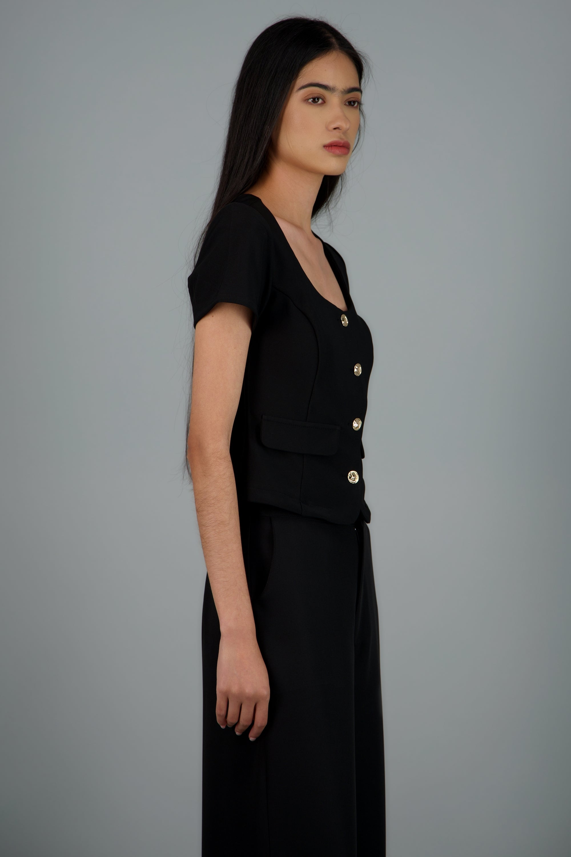 Top con botones manga corta NEGRO