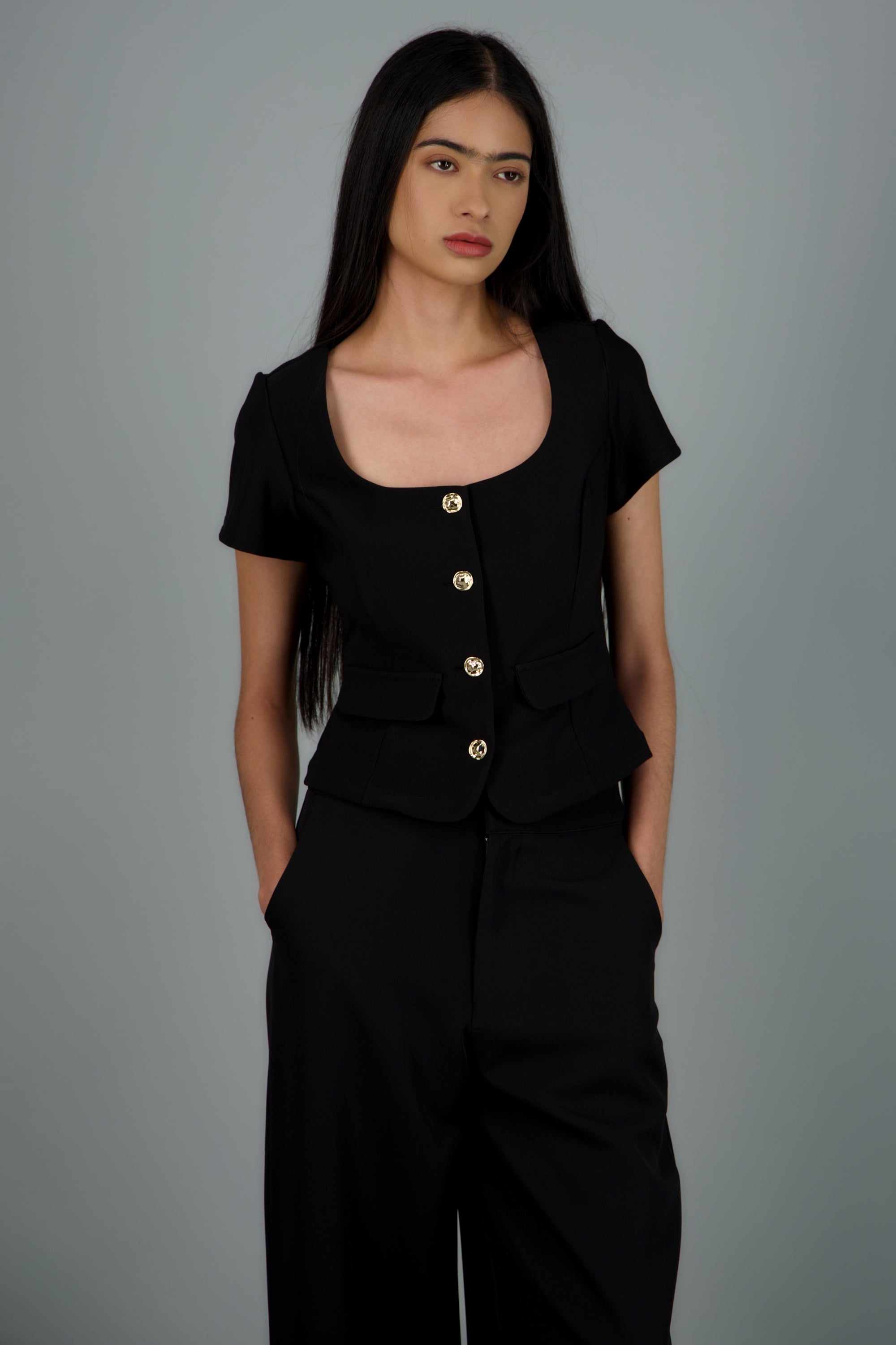 Top con botones manga corta NEGRO