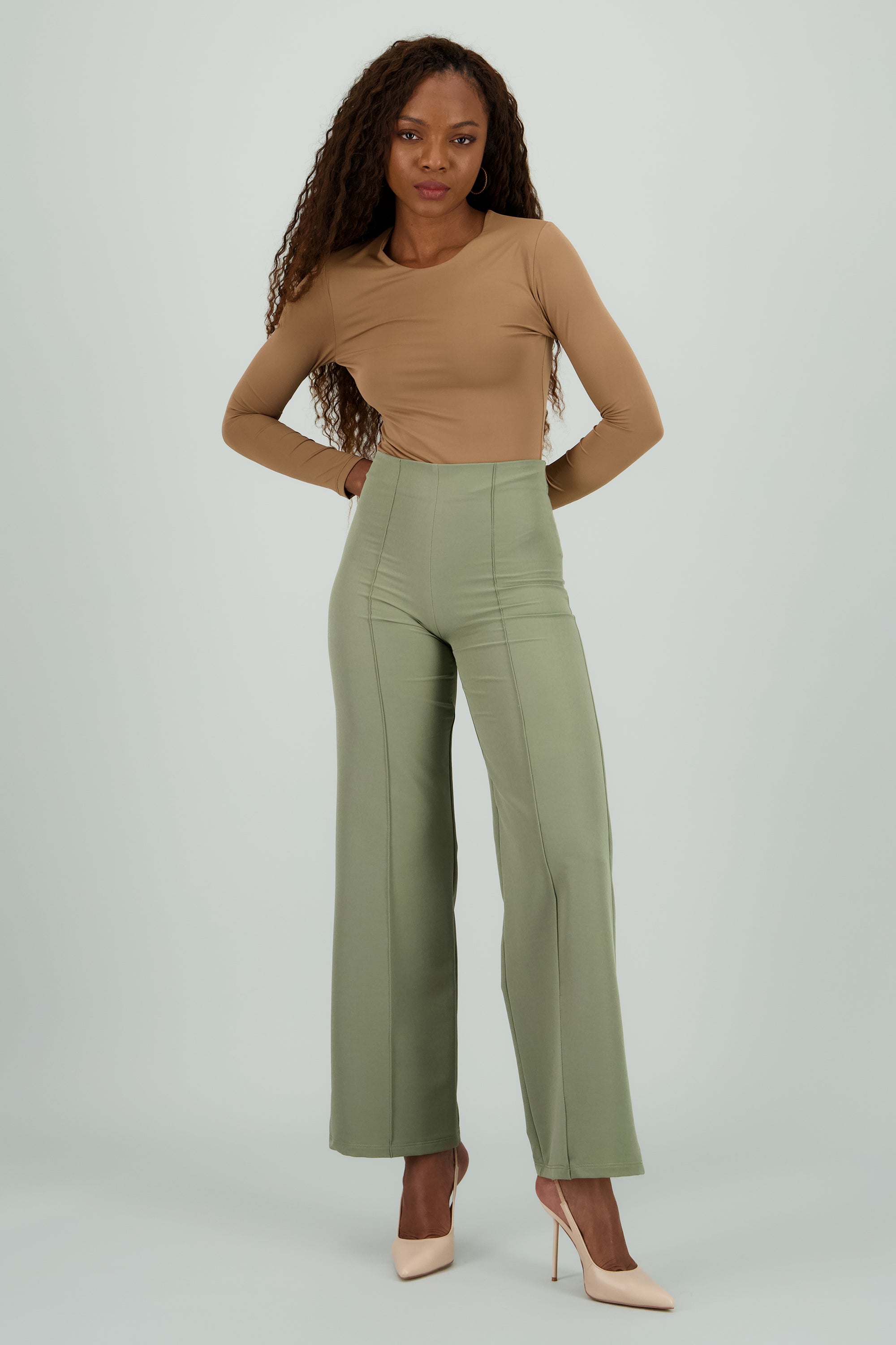 Pantalon liso amplio detalle costura OLIVO