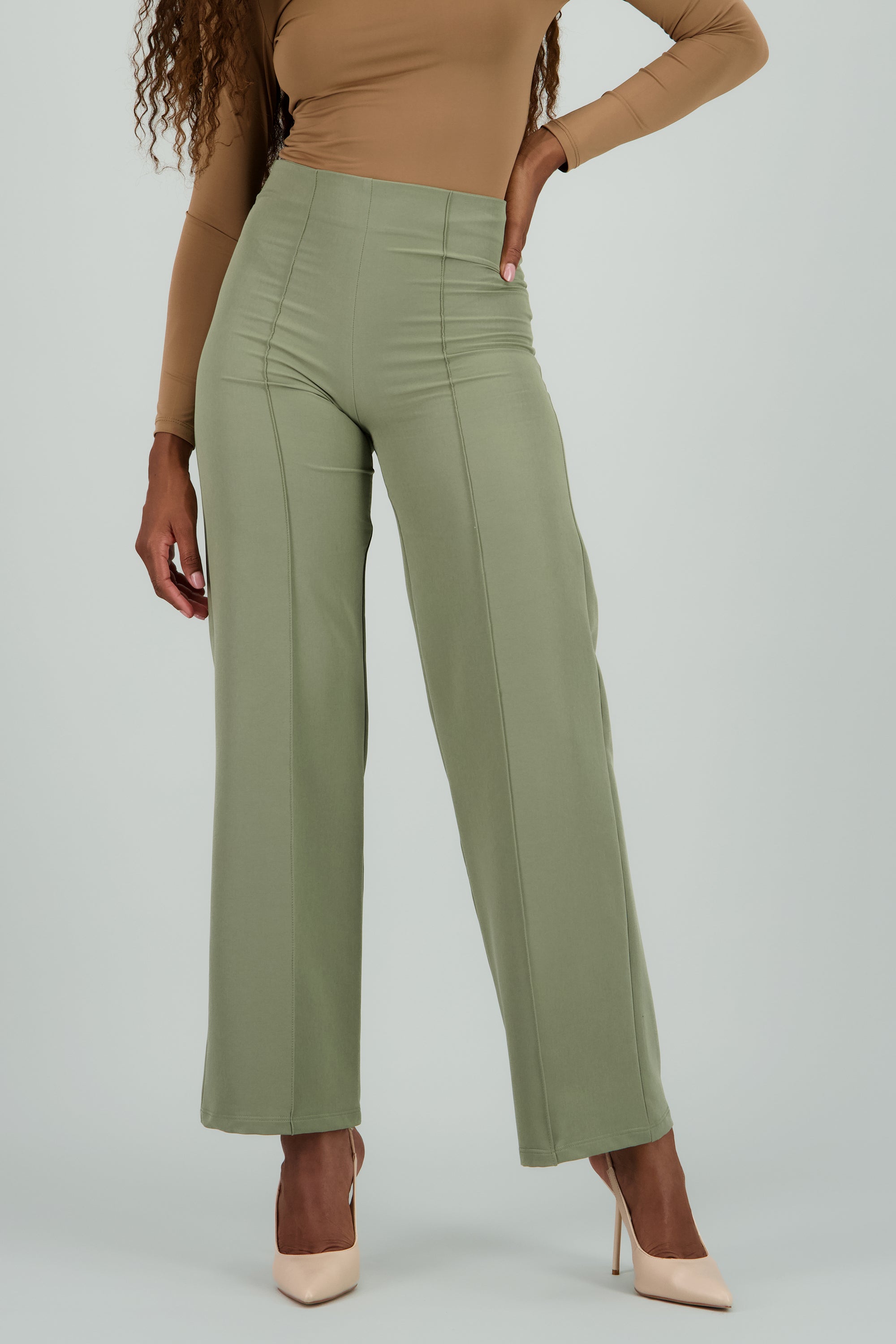 Pantalon liso amplio detalle costura OLIVO