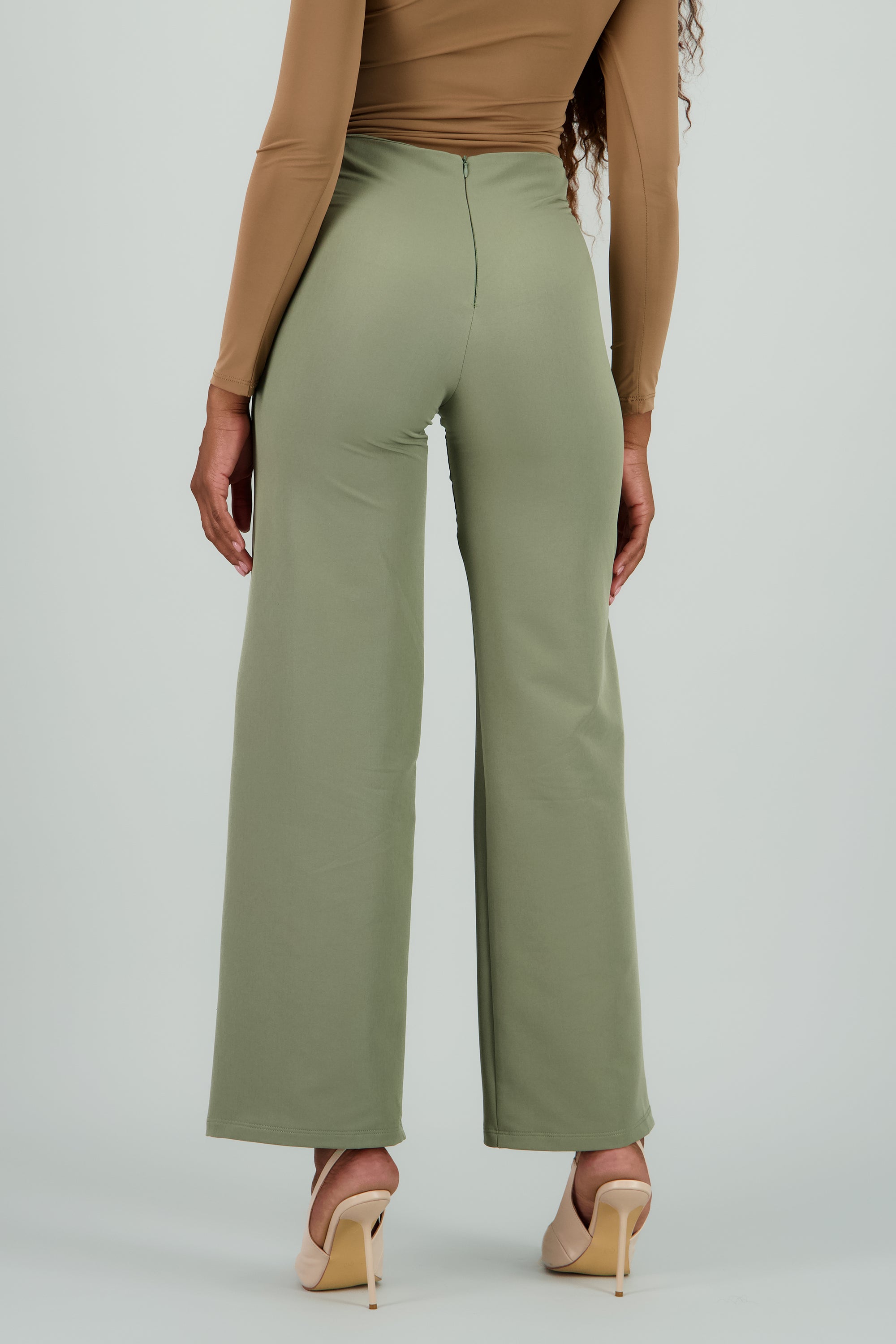 Pantalon liso amplio detalle costura OLIVO