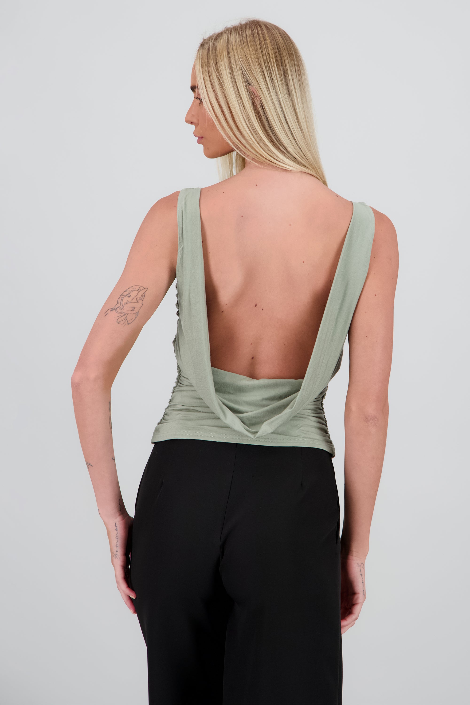 Top plisado detalle cascada espalda VERDE CAZADOR