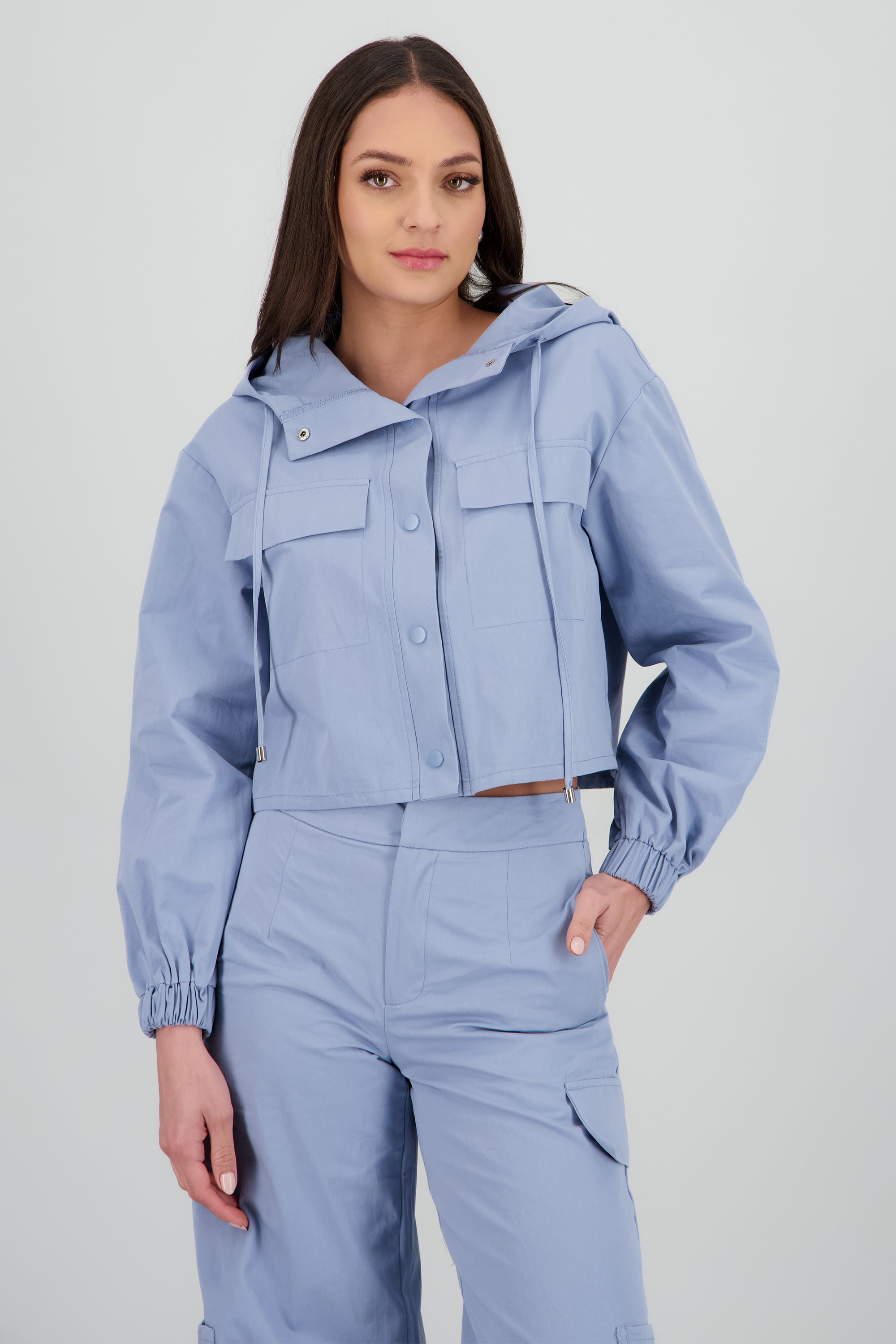 Chamarra cargo detalle gorro AZUL