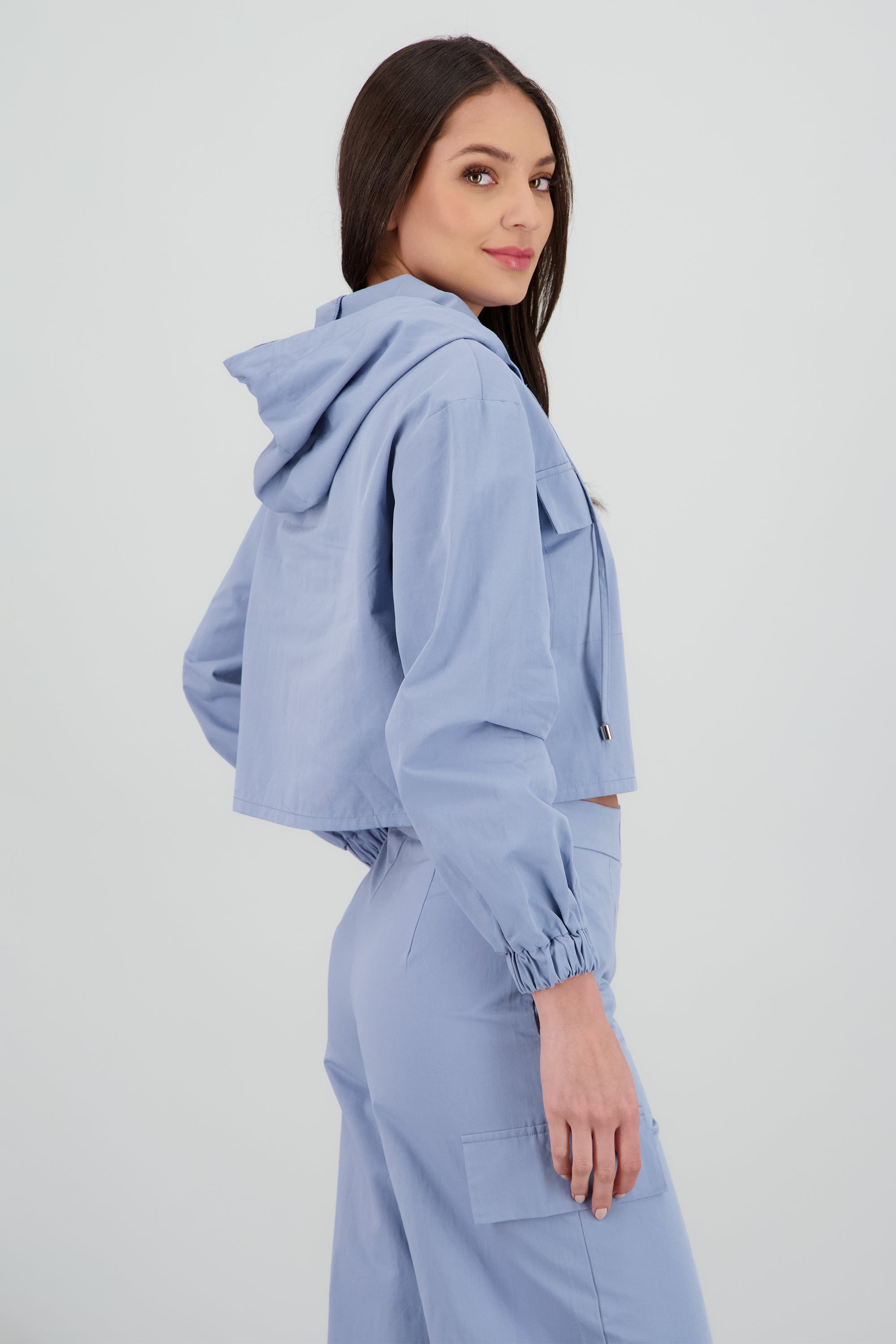 Chamarra cargo detalle gorro AZUL