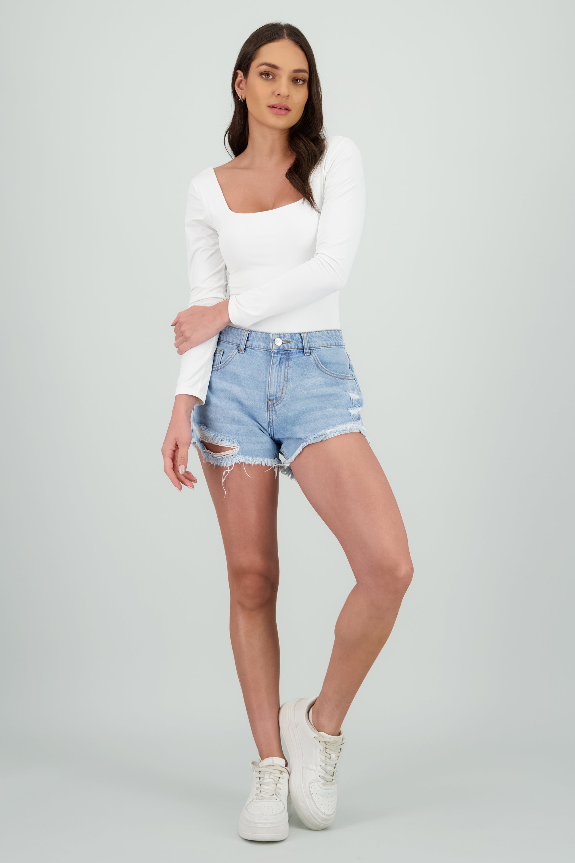 Short destrucción mid rise LIGHT WASH