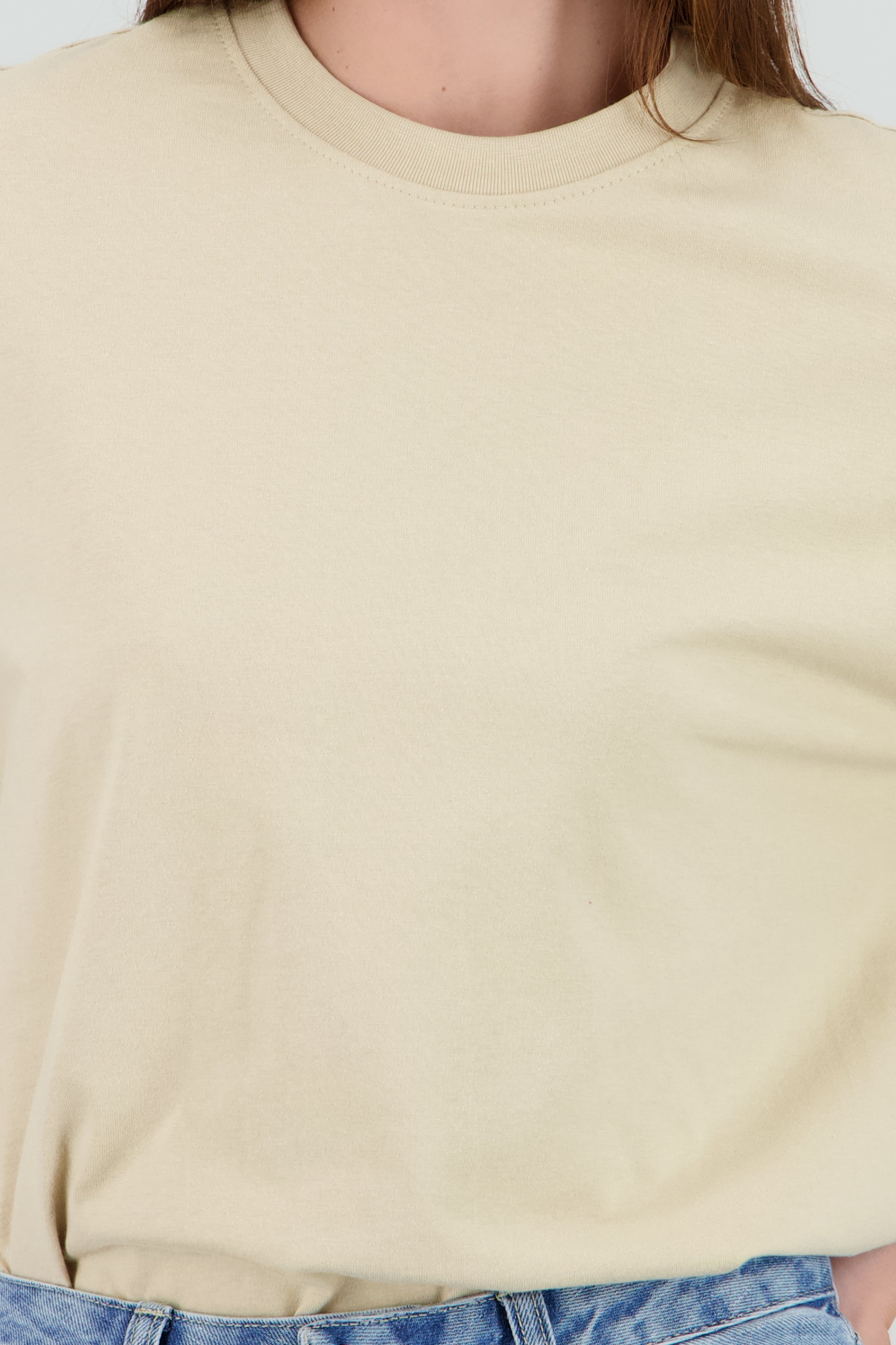 Playera manga corta lisa detalle cuello ARENA