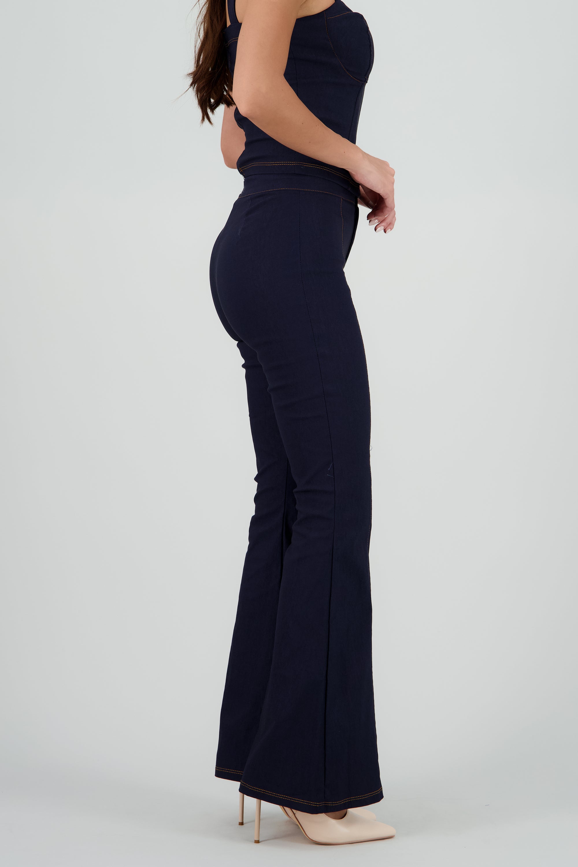 Pantalon high waisted flared contraste costuras DARK WASH