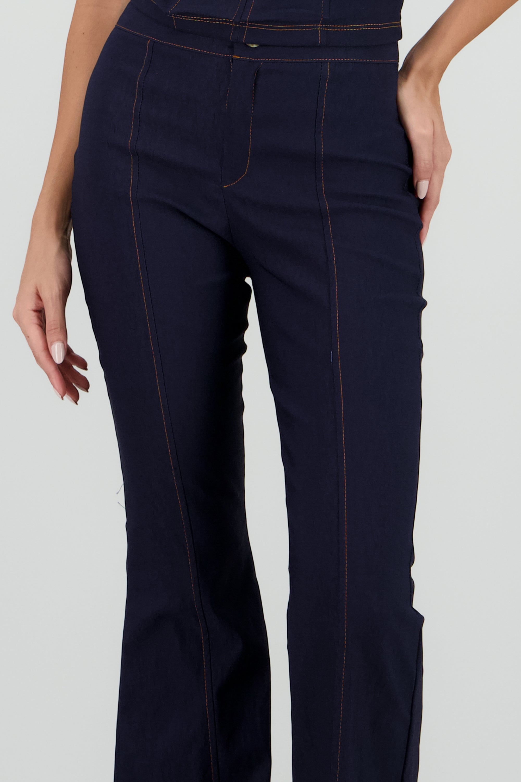 Pantalon high waisted flared contraste costuras DARK WASH