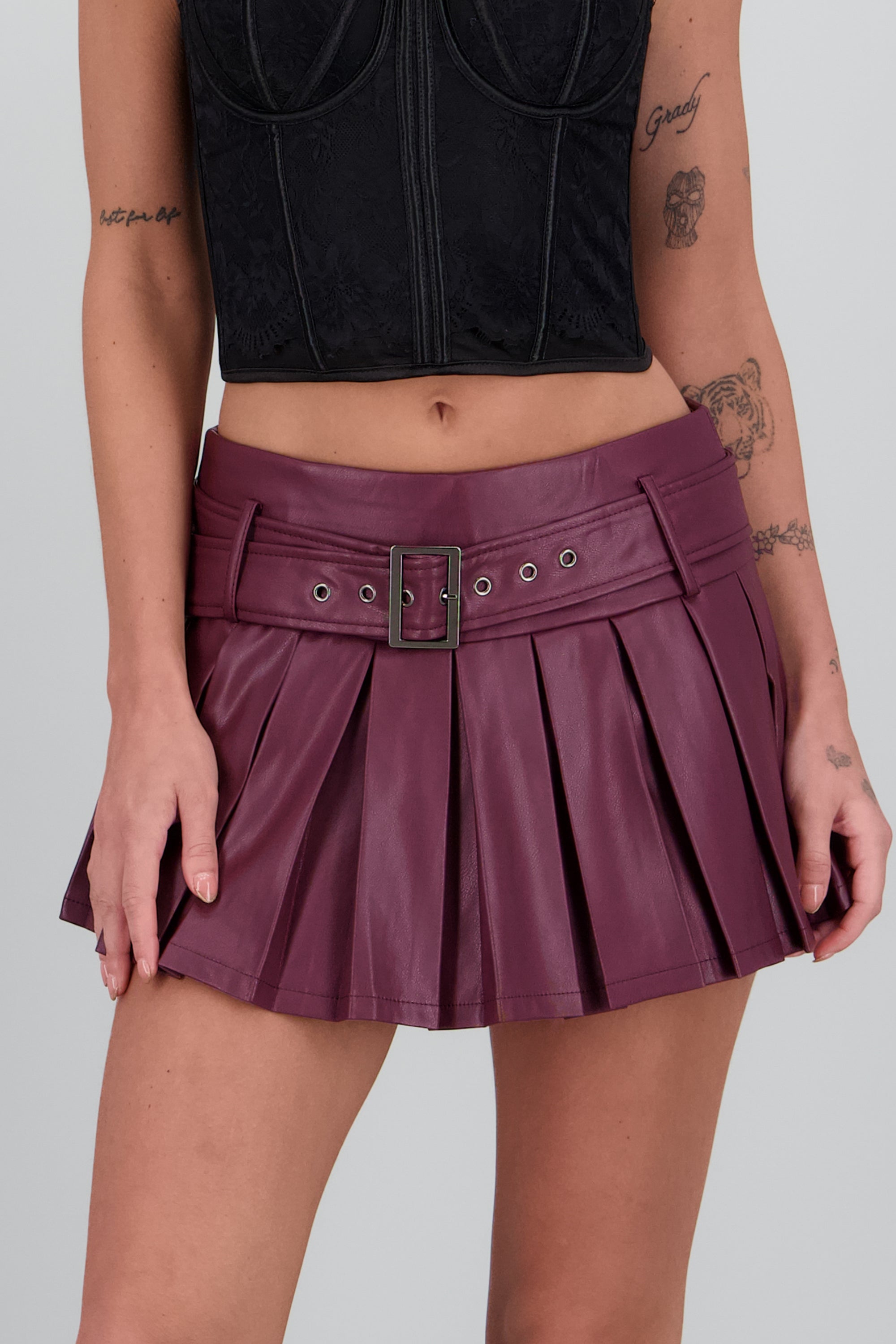 Falda tableada con cinturon VINO