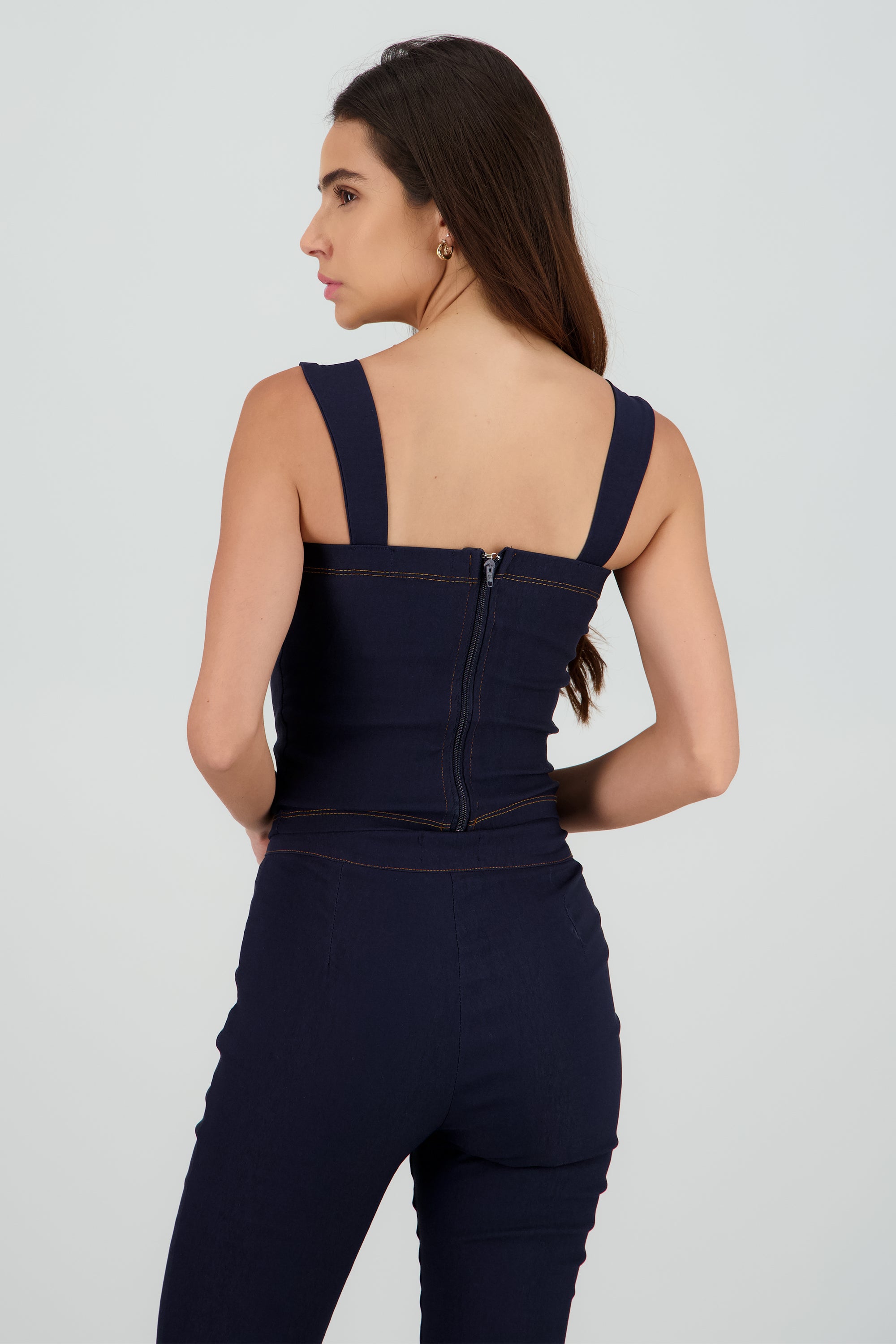 Top copa estructurada contraste costuras DARK WASH
