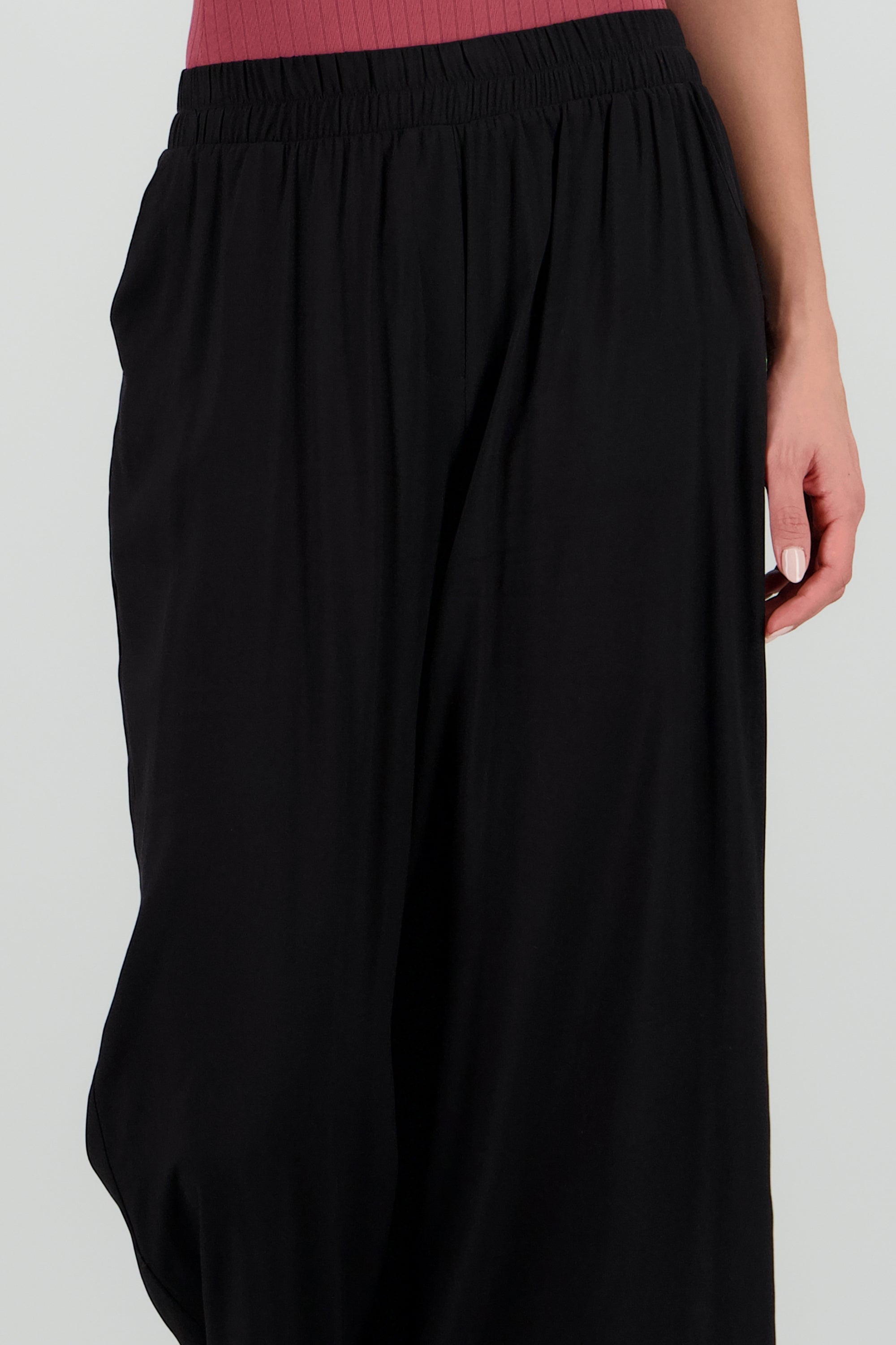 Pantalon amplio liso NEGRO