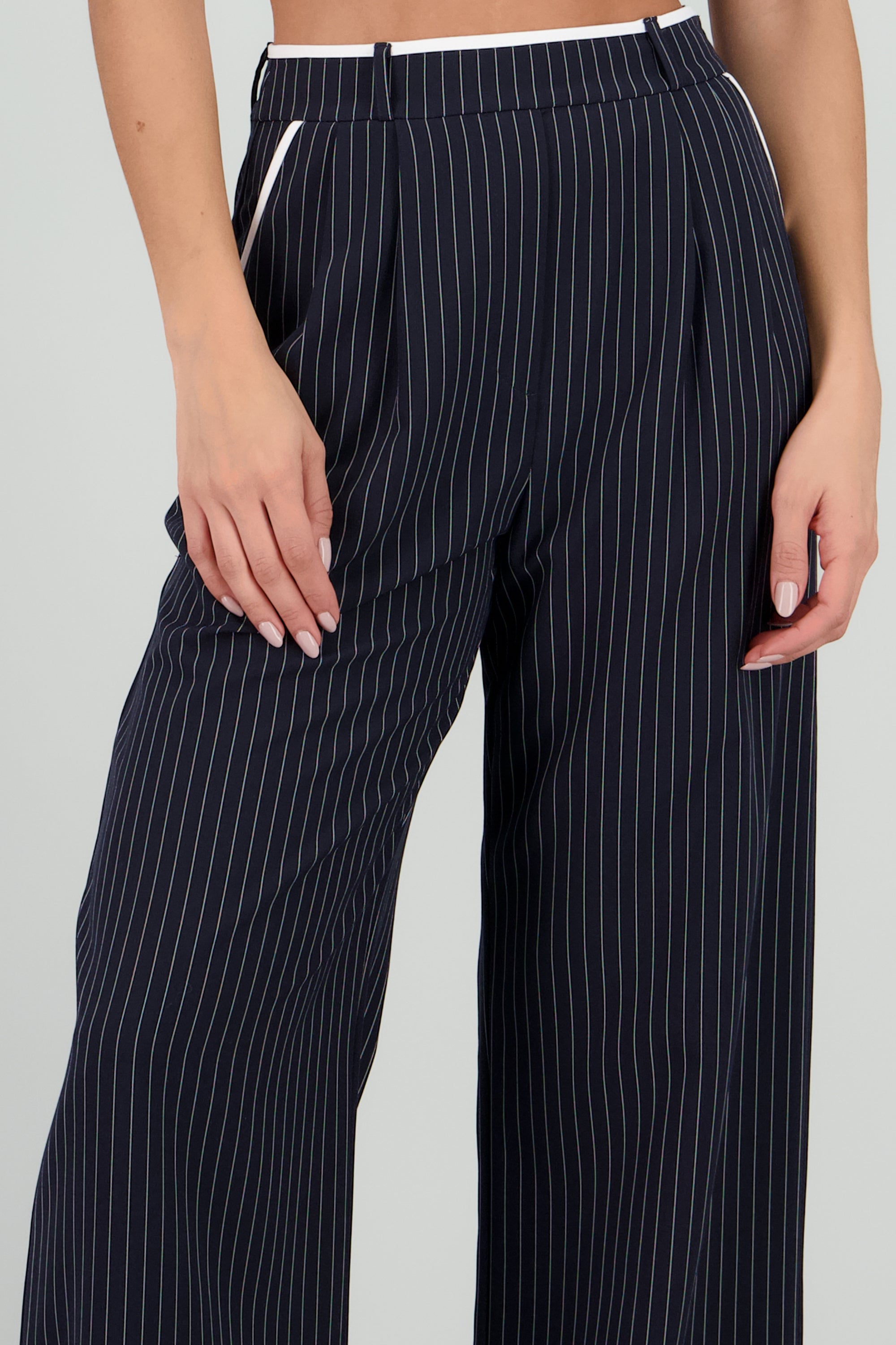 Pantalon con pinzas de rayas con contrastes MARINO COMBO