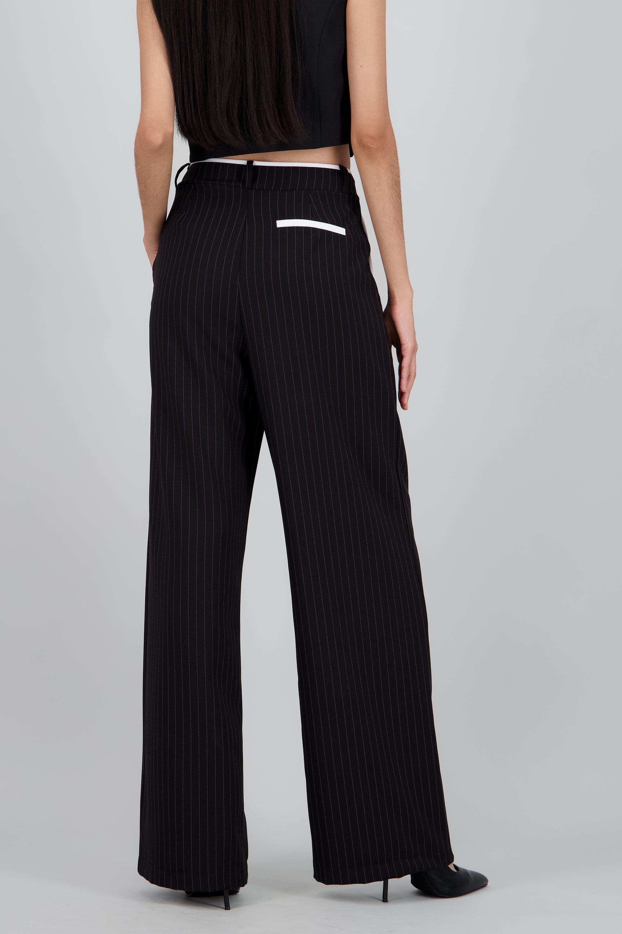 Pantalon con pinzas de rayas con contrastes NEGRO COMBO