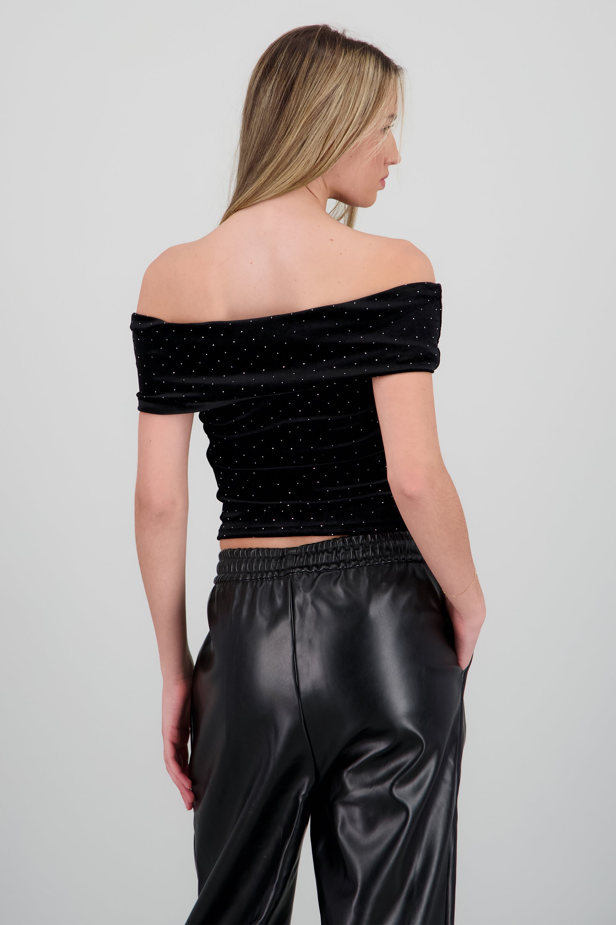 Top velvet off shoulder brillos manga corta NEGRO
