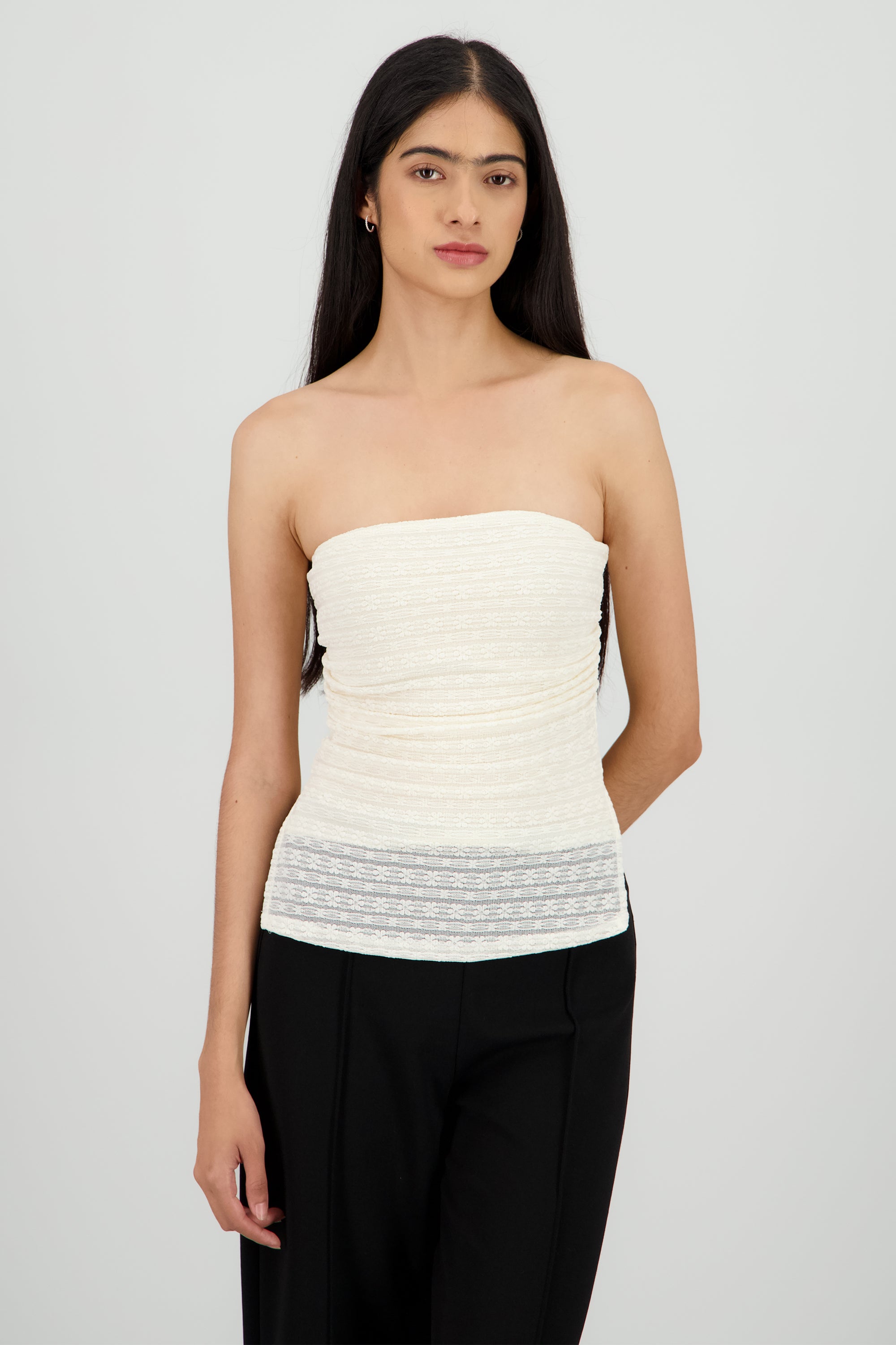 Top bandeau encaje con aberturas CREMA