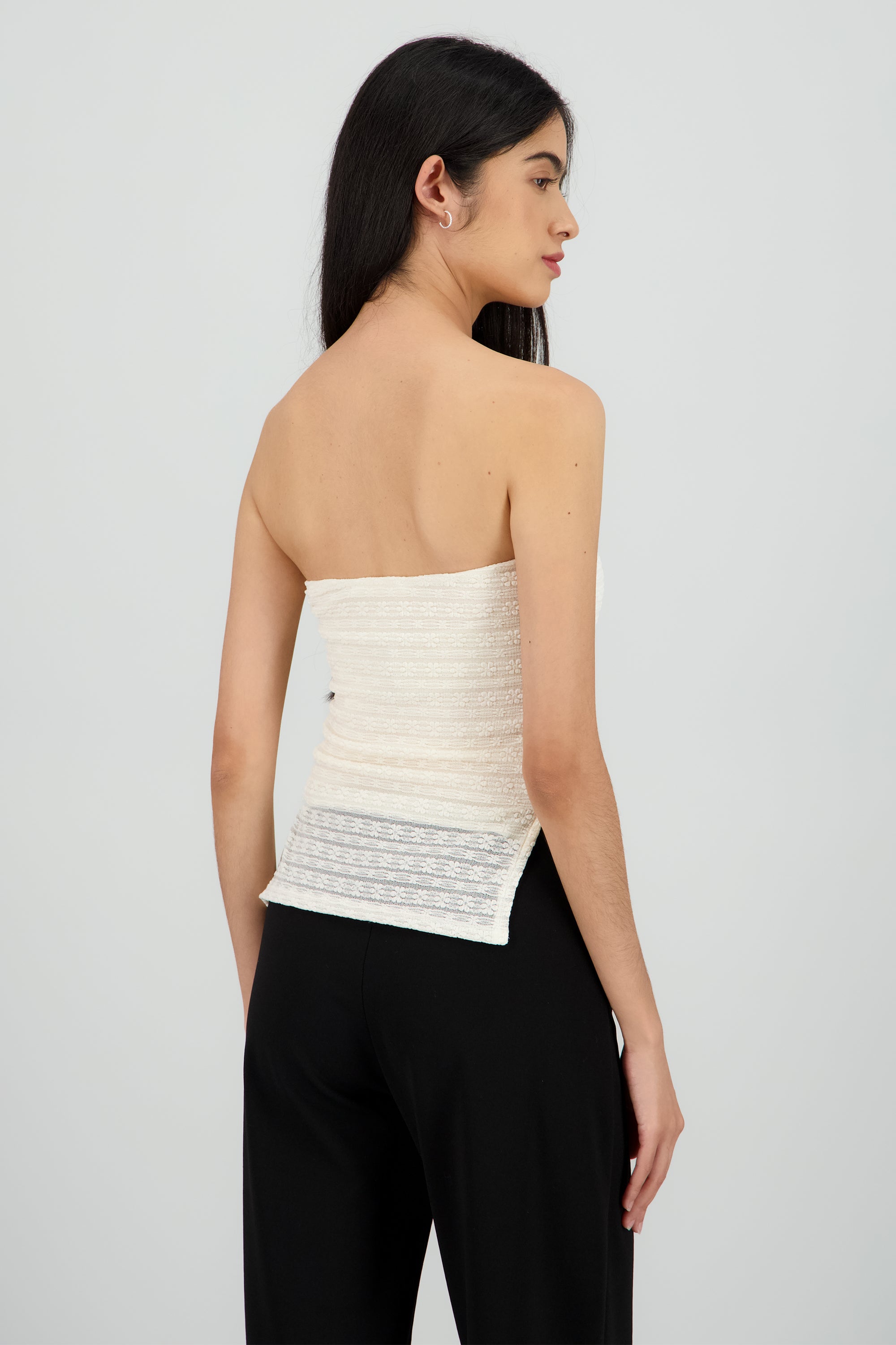Top bandeau encaje con aberturas CREMA