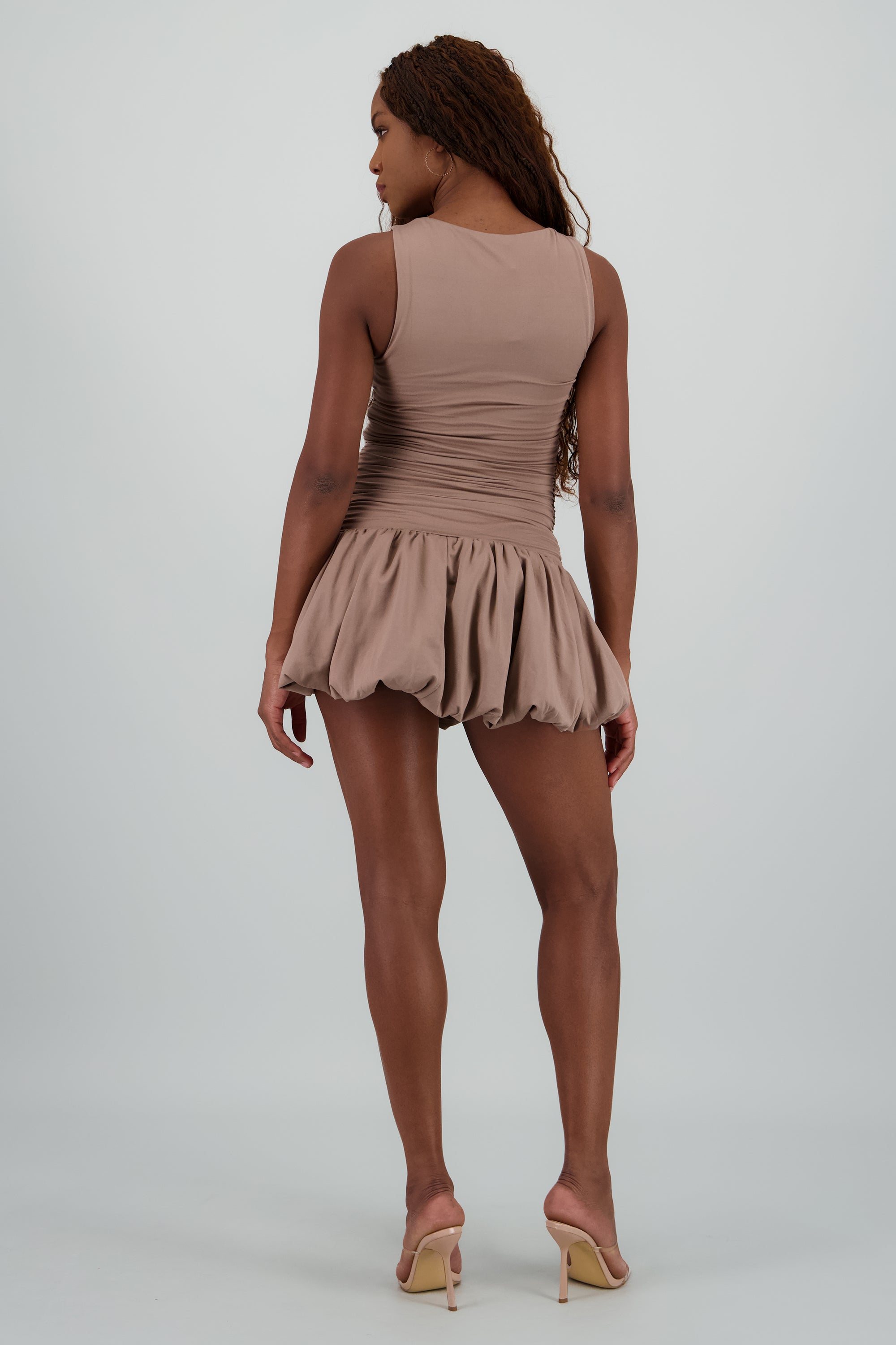 Vestido mini plisado burbuja CAFE