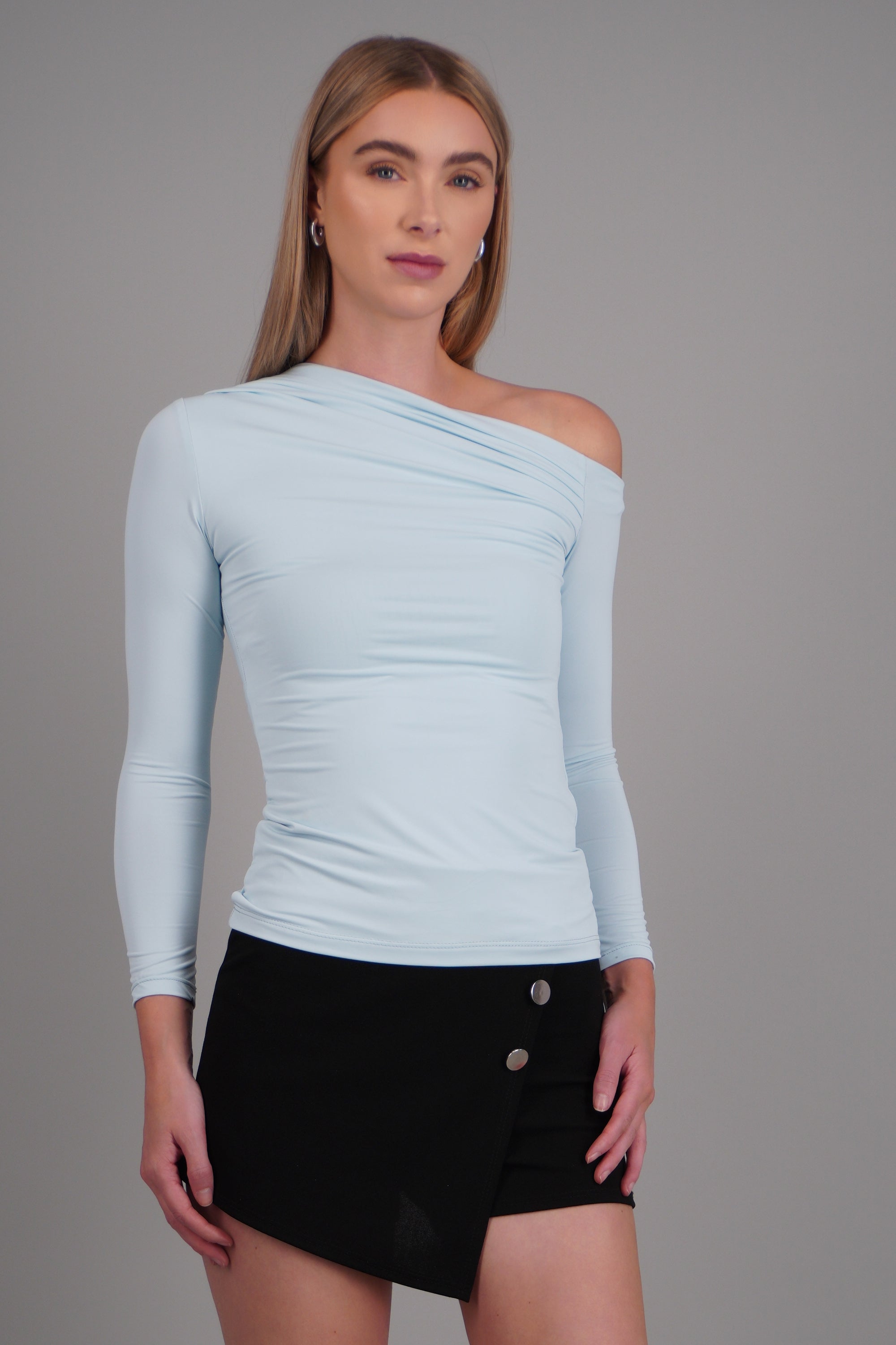 Top drapeado manga larga asimetrico AZUL PASTEL