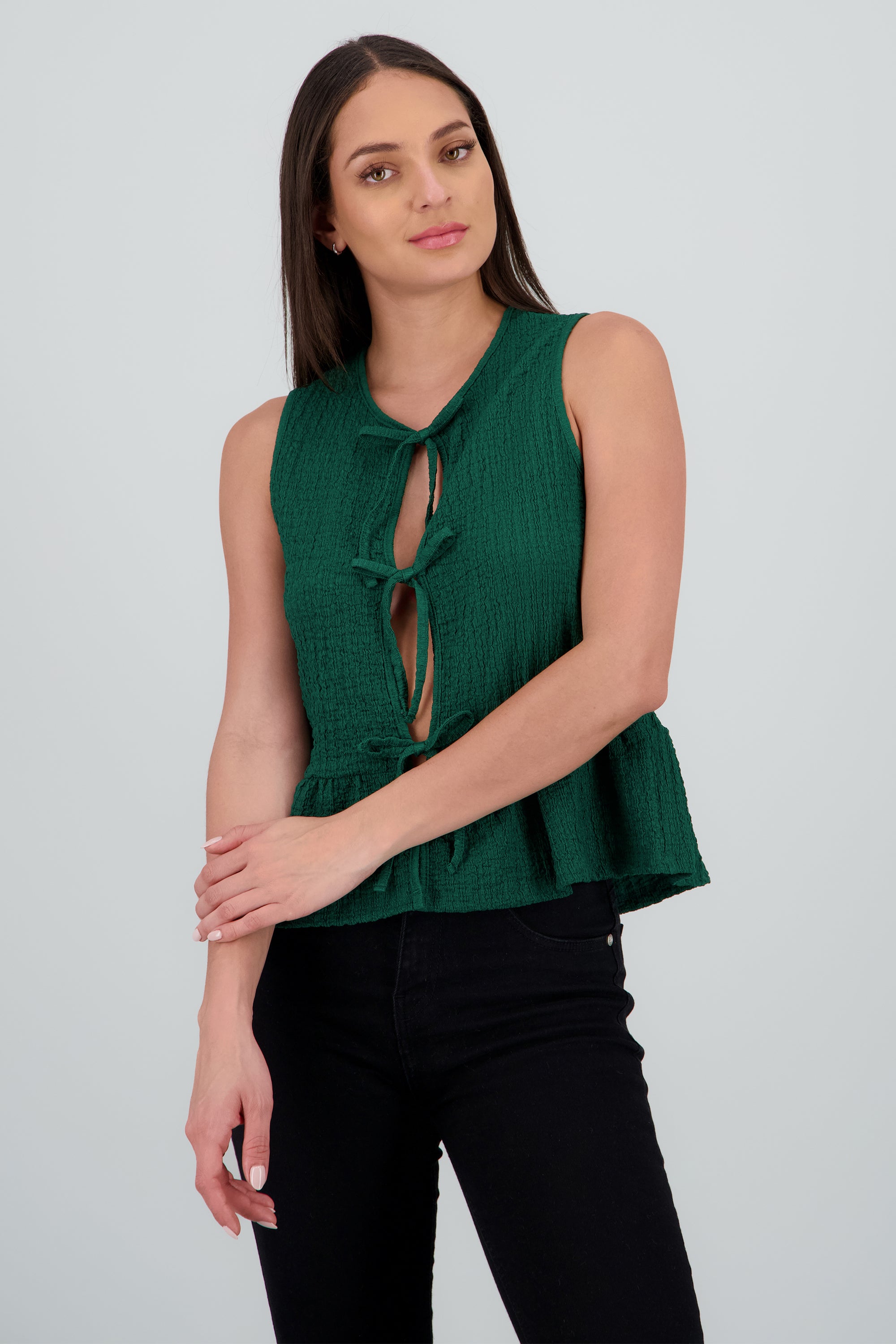 Blusa sin manga con olan y moños VERDE CAZADOR