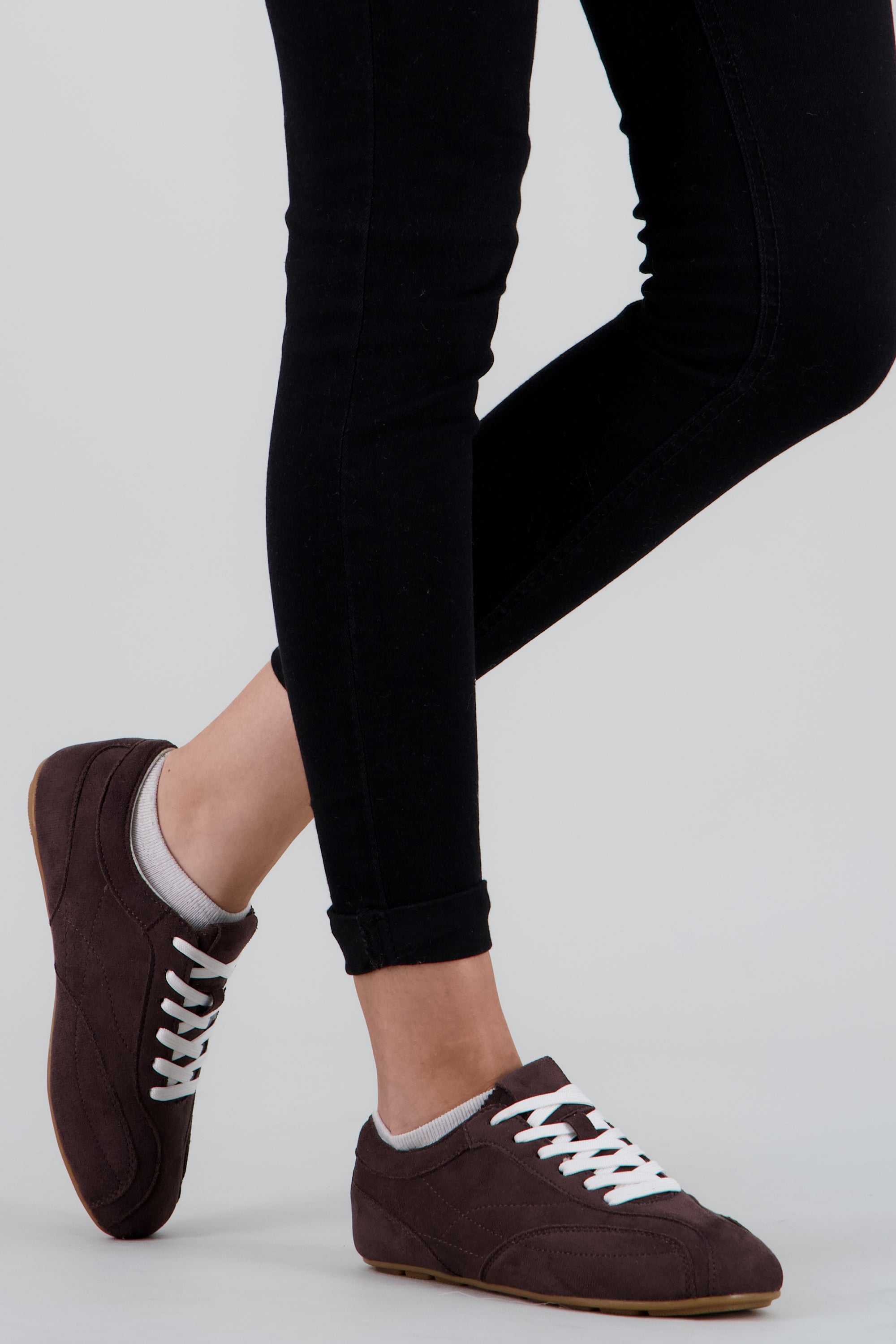 Tenis silueta retro cortes CAFE