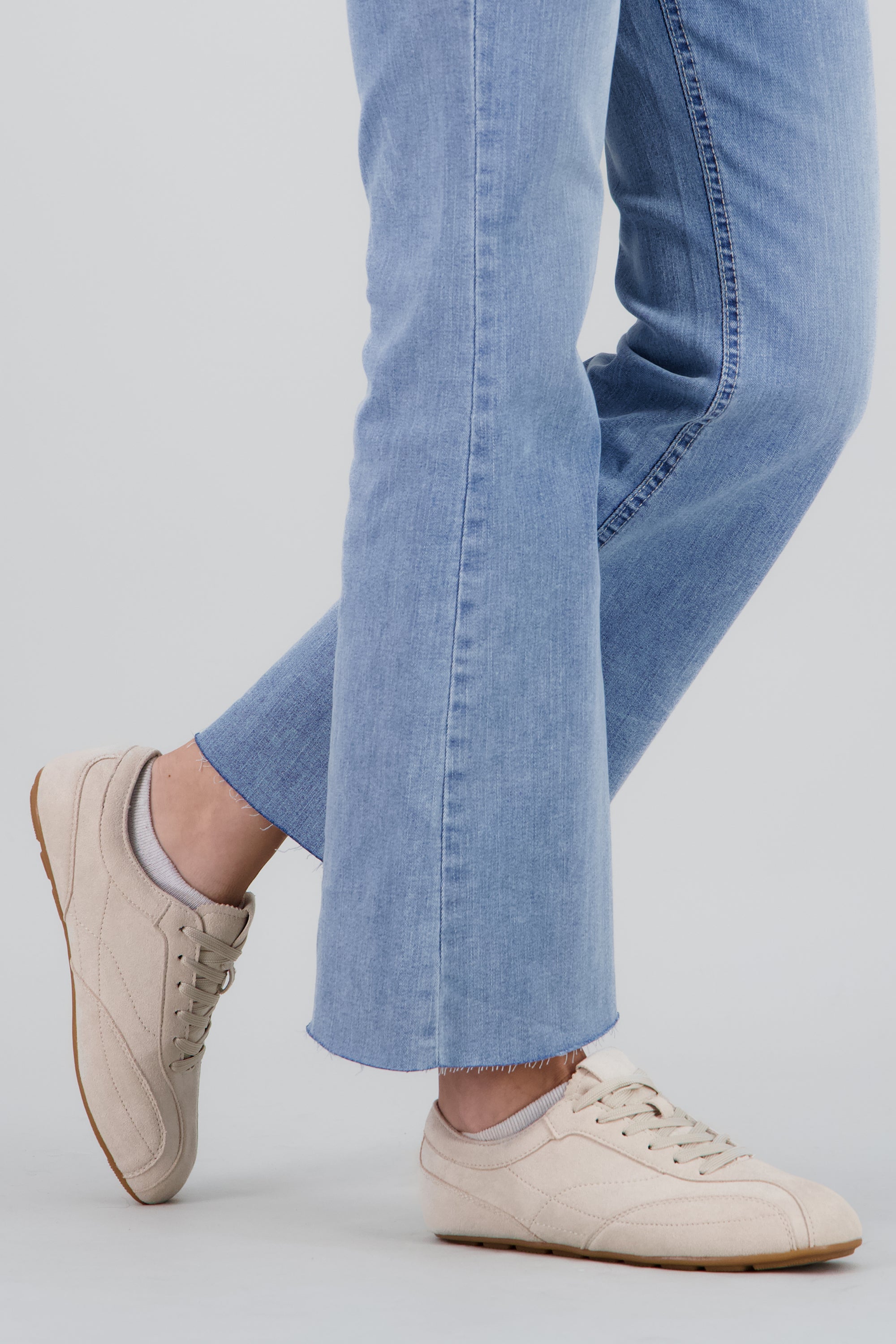 Tenis silueta retro cortes TAUPE