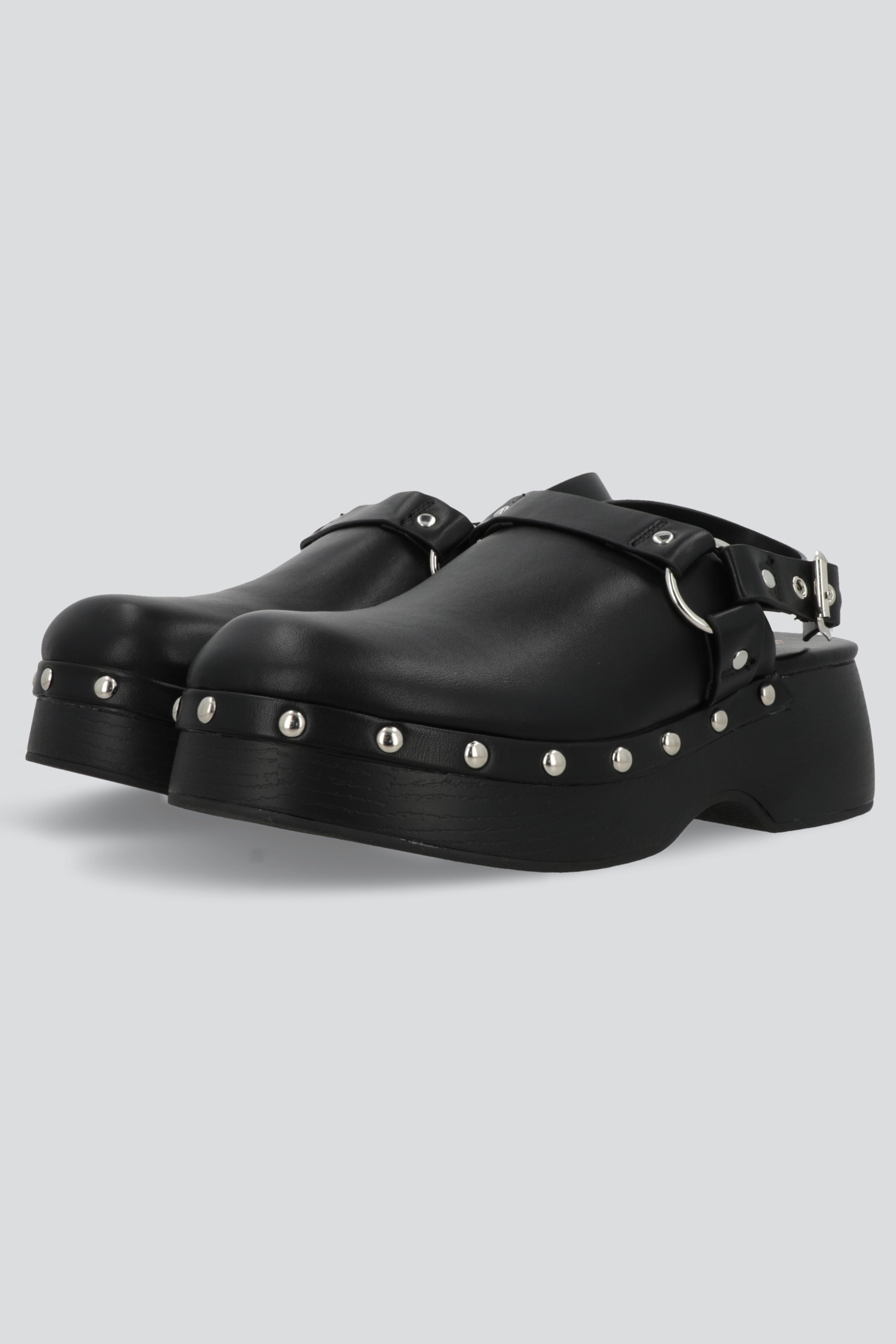 Zueco hebilla circular plataforma NEGRO