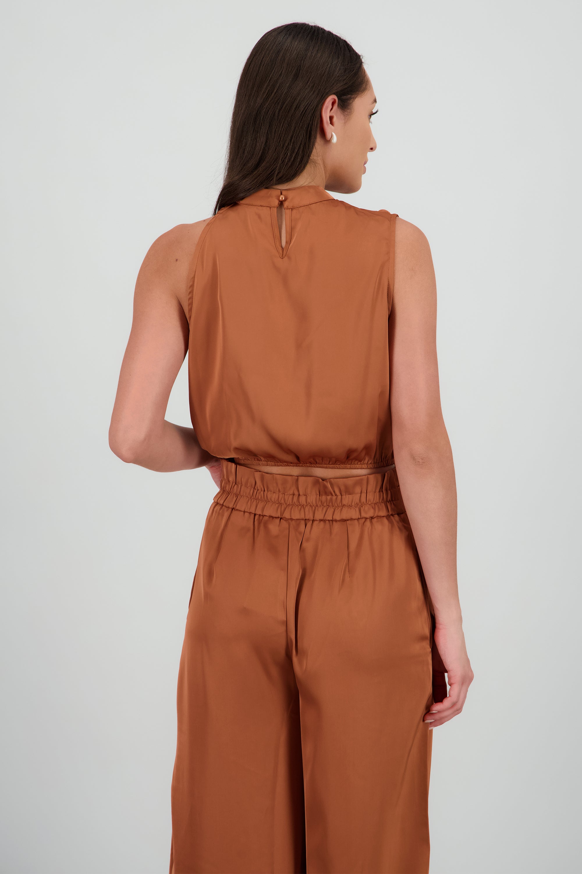 Top halter cruzado corto CAMELLO