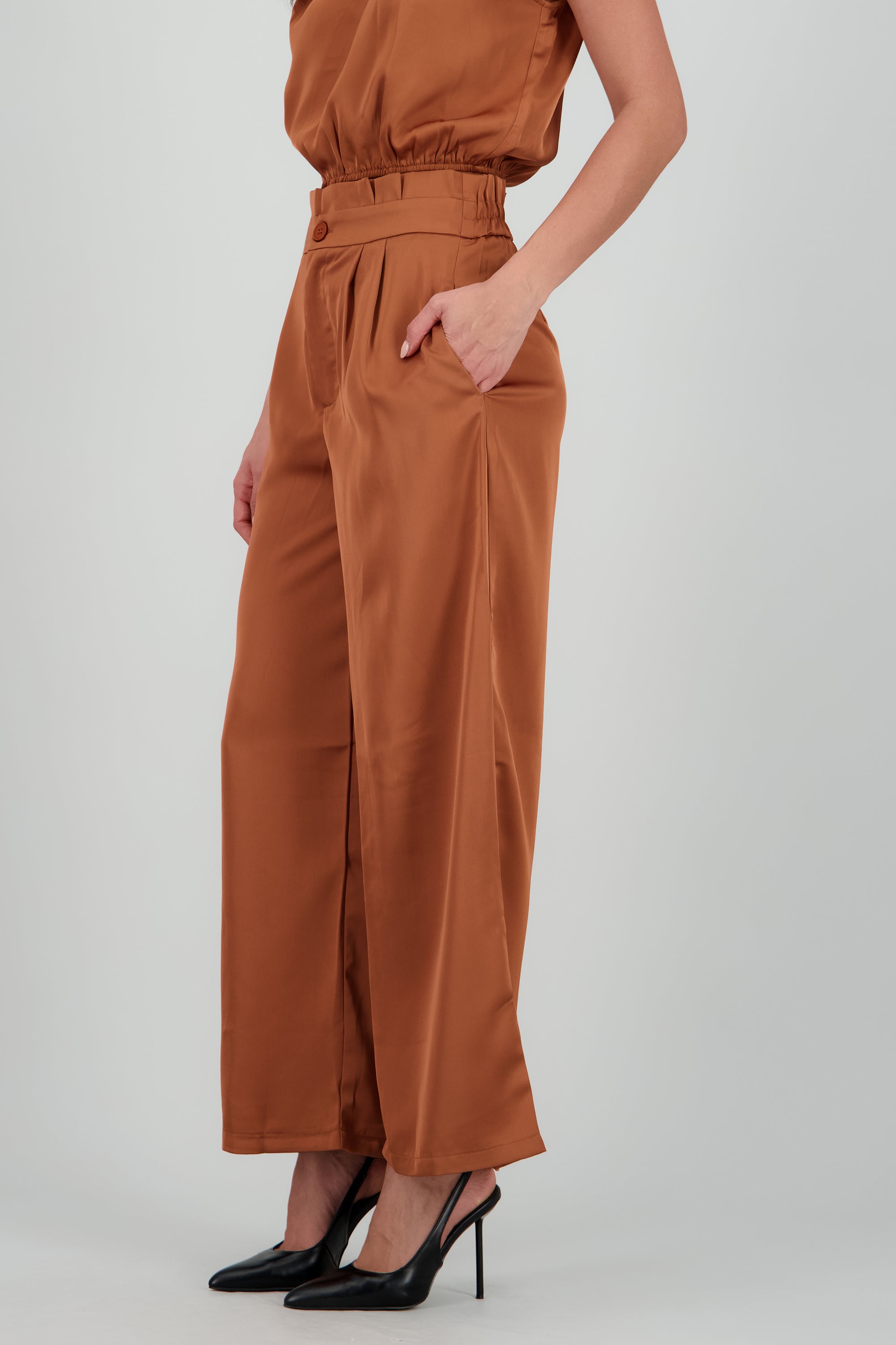 Pantalon high waisted ligero wide leg CAMELLO