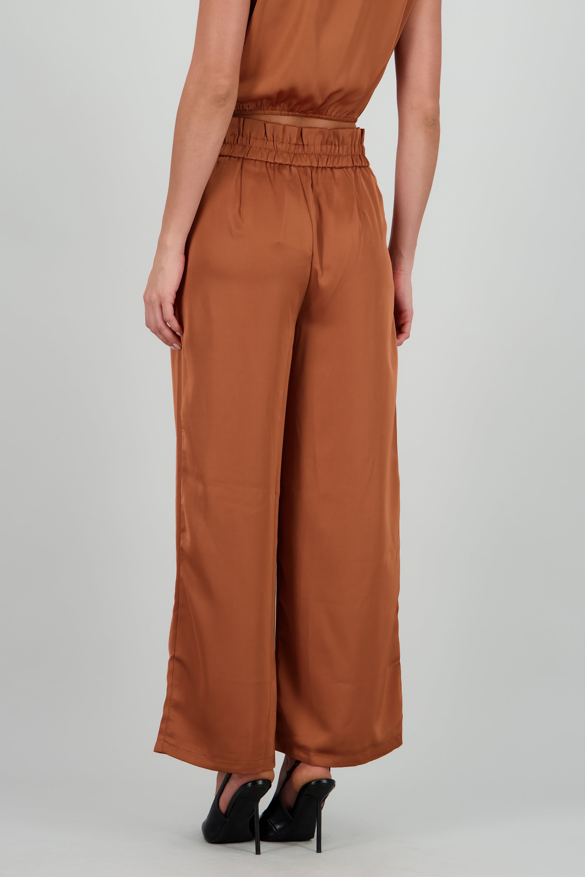 Pantalon high waisted ligero wide leg CAMELLO