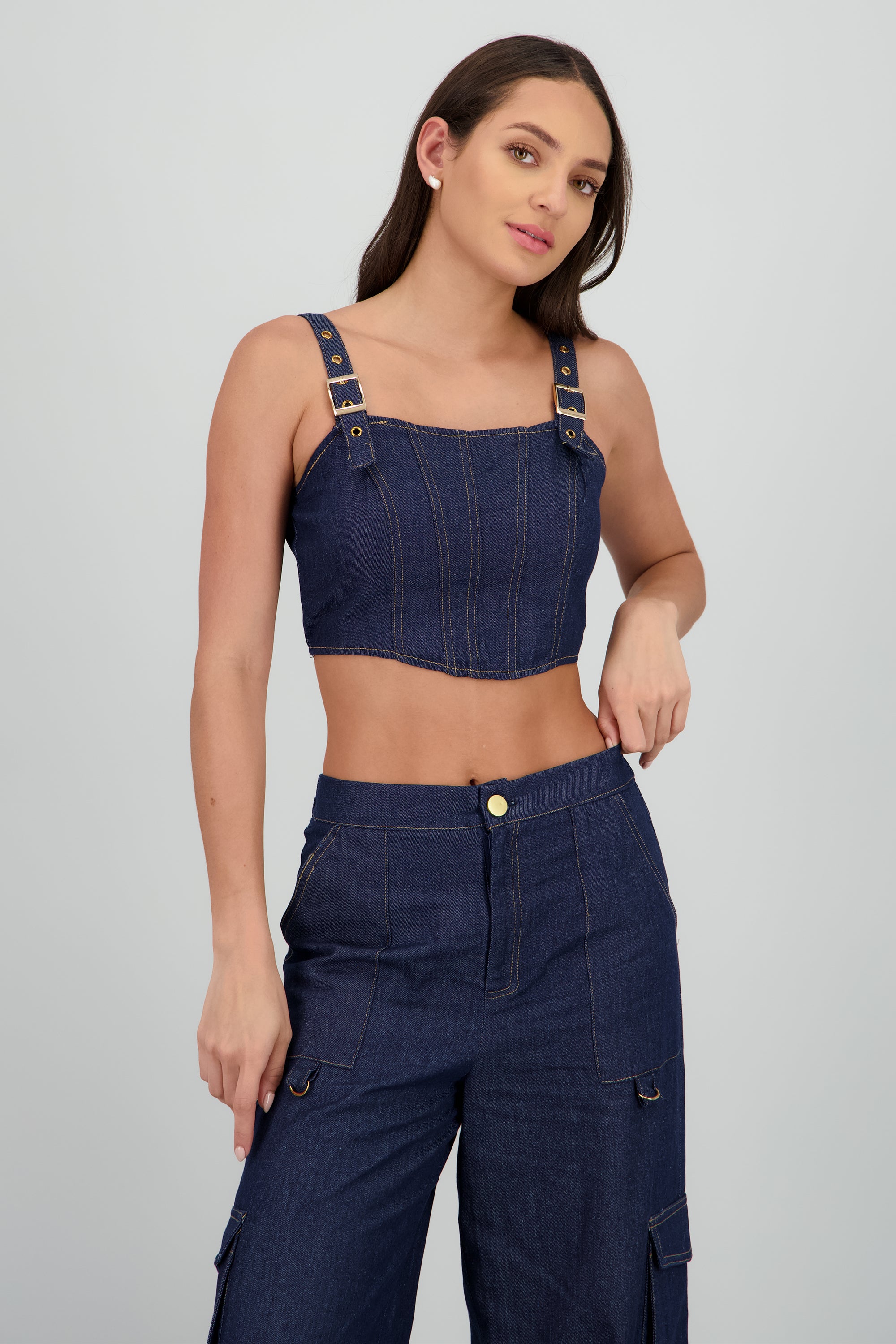 Top corto de tirantes con detalle hebillas MEDIUM WASH