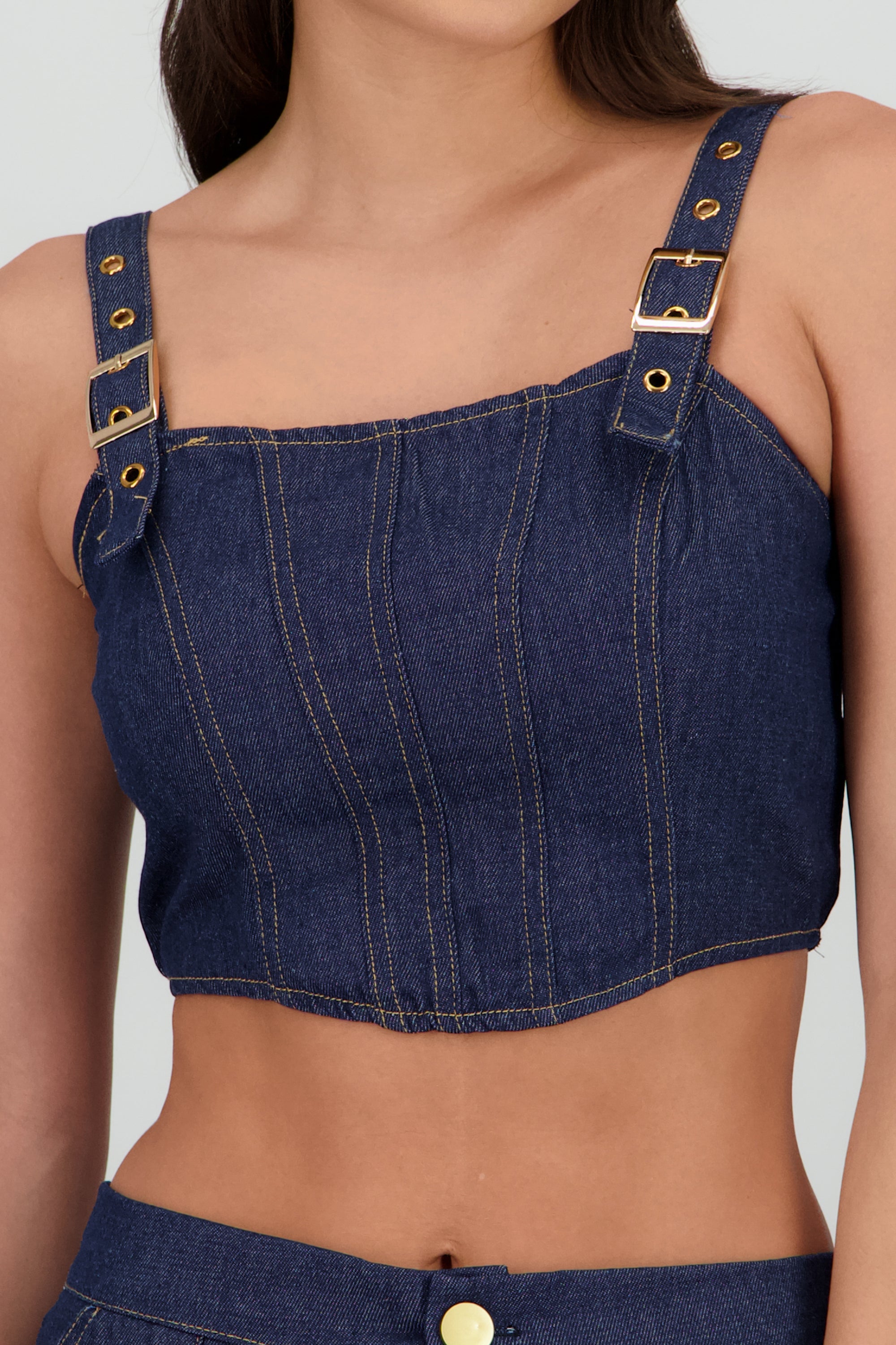 Top corto de tirantes con detalle hebillas MEDIUM WASH