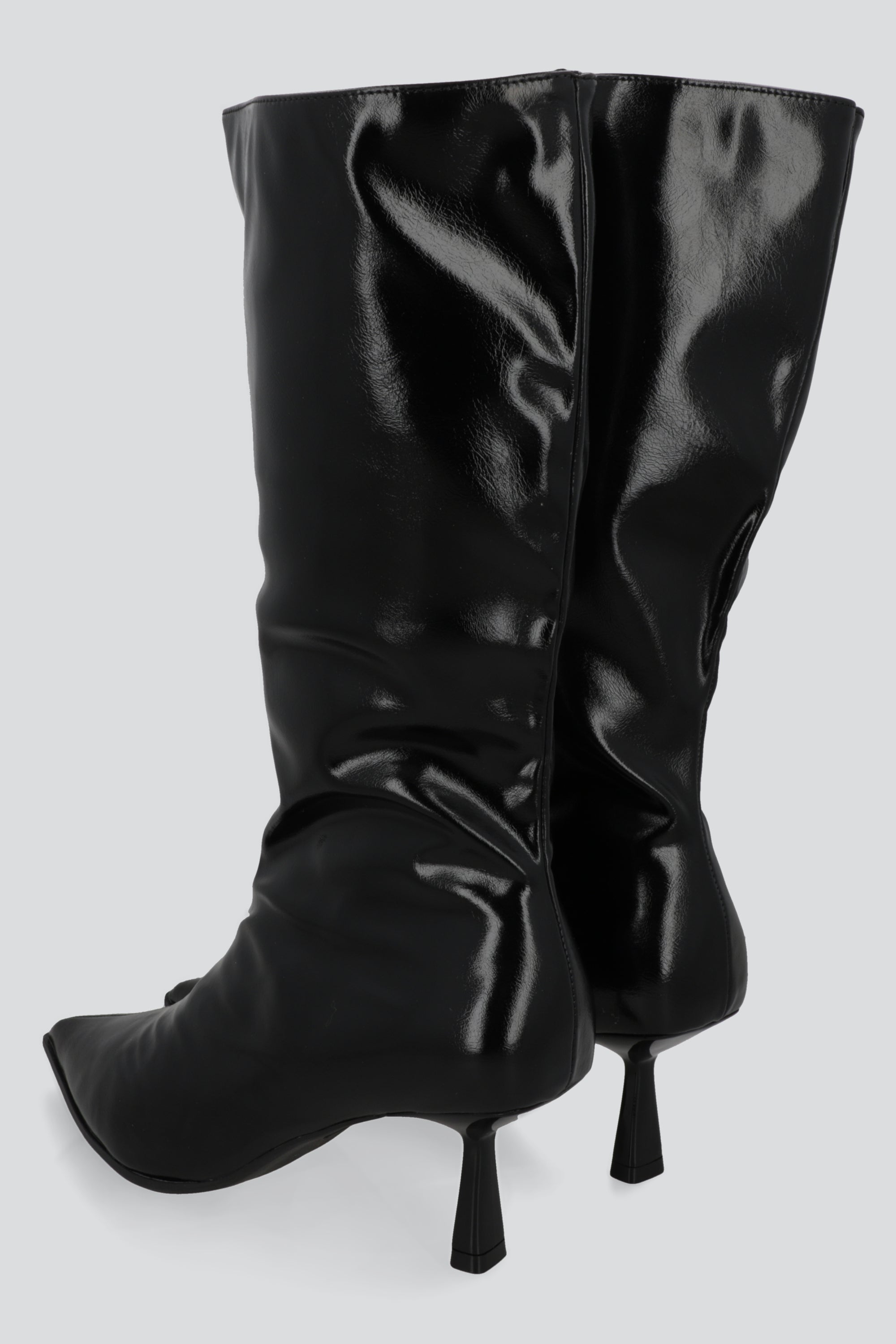 Bota alta pointy tacon puntal NEGRO