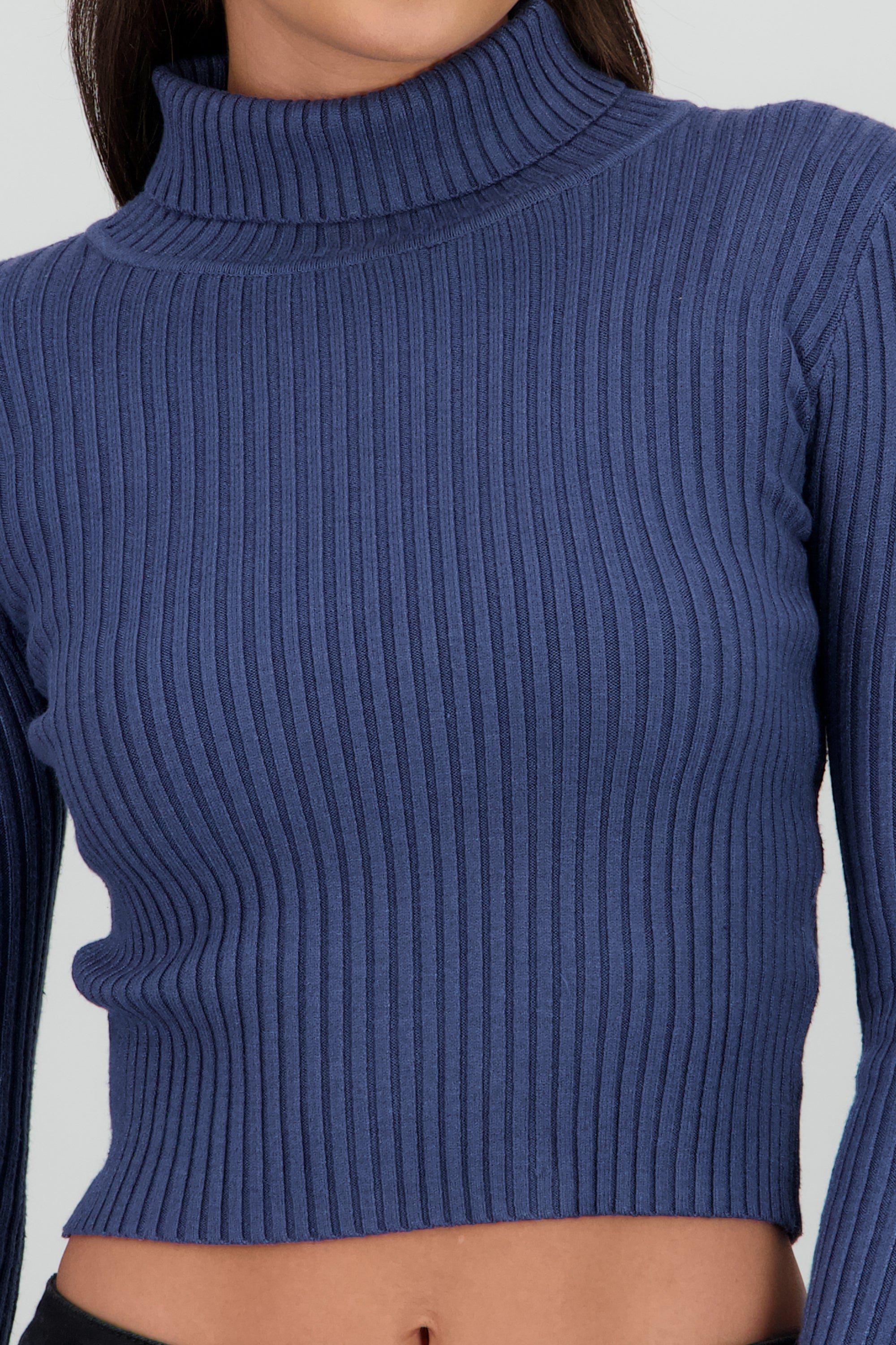 Sueter liso cuello alto AZUL