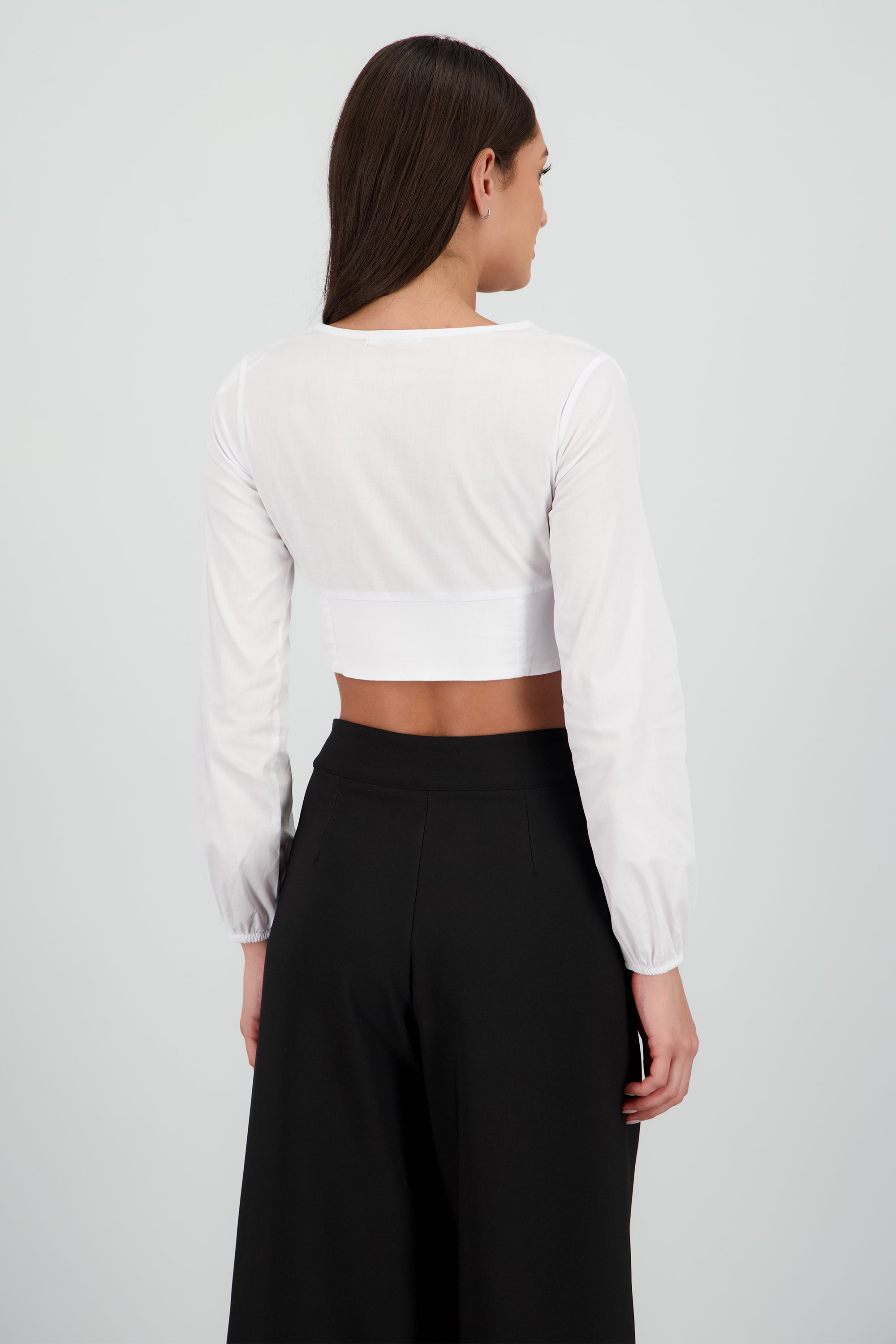 Camisa detalle cortes cuello v BLANCO