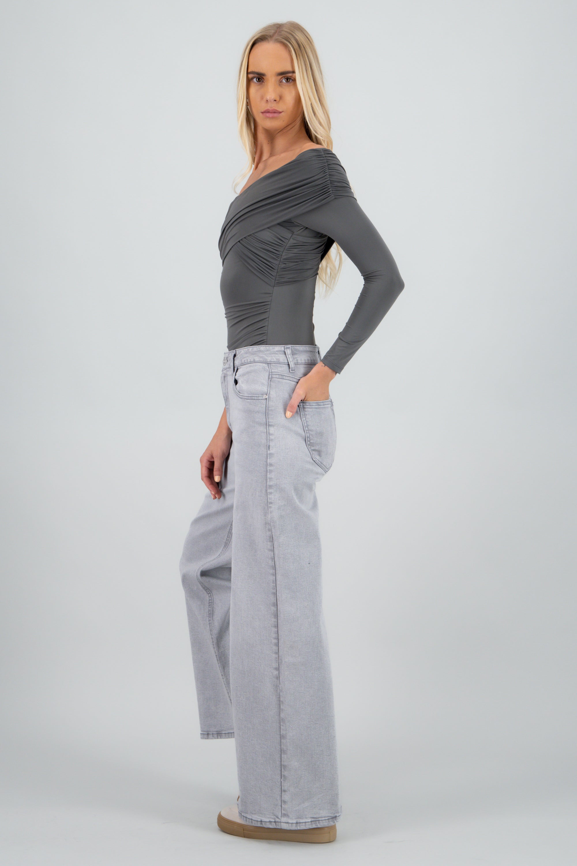 Bodysuit escote drapeado manga larga GRIS OBSCURO