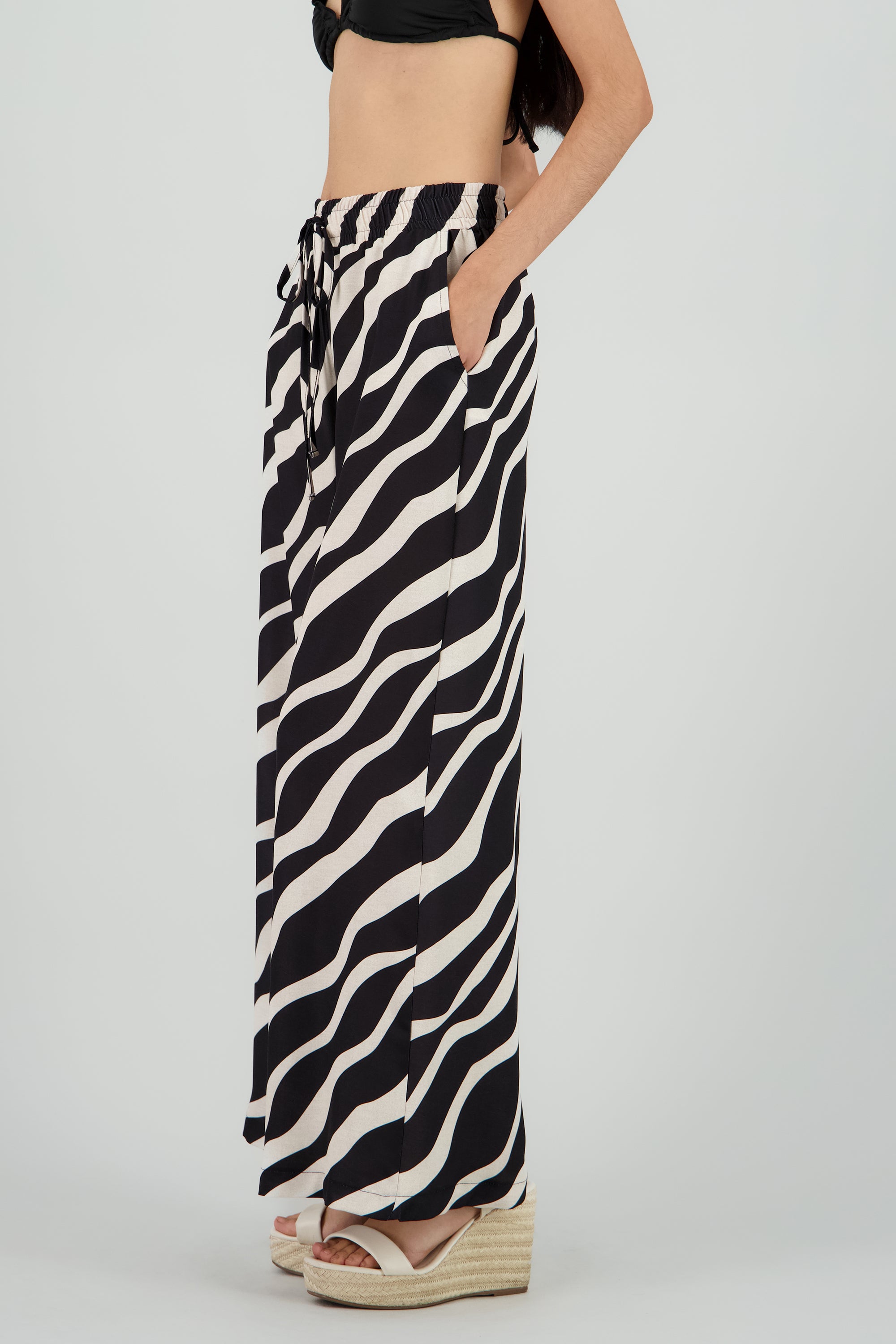 Pantalones estampado tropical jareta NEGRO COMBO