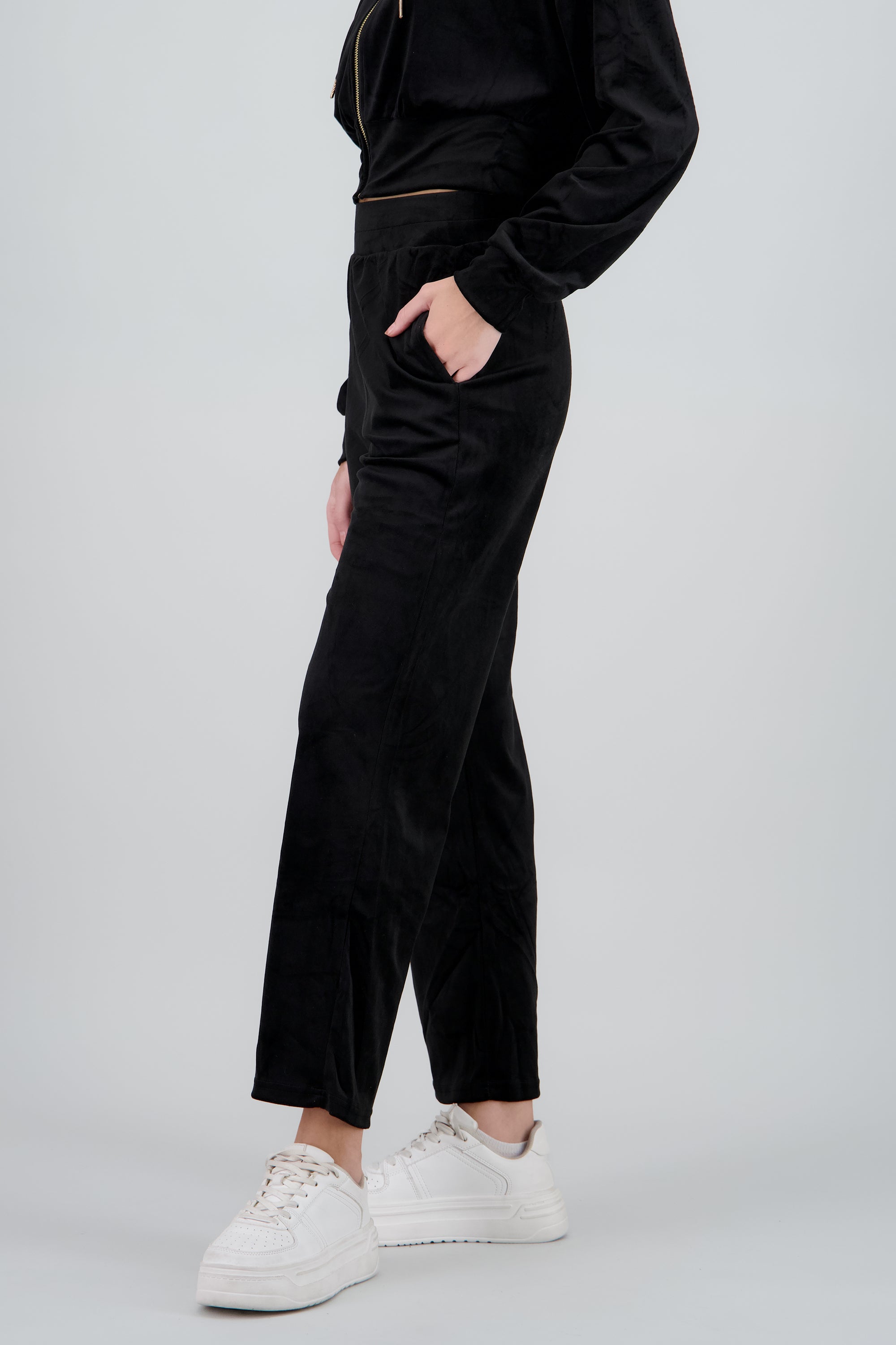Pantalones velvet NEGRO